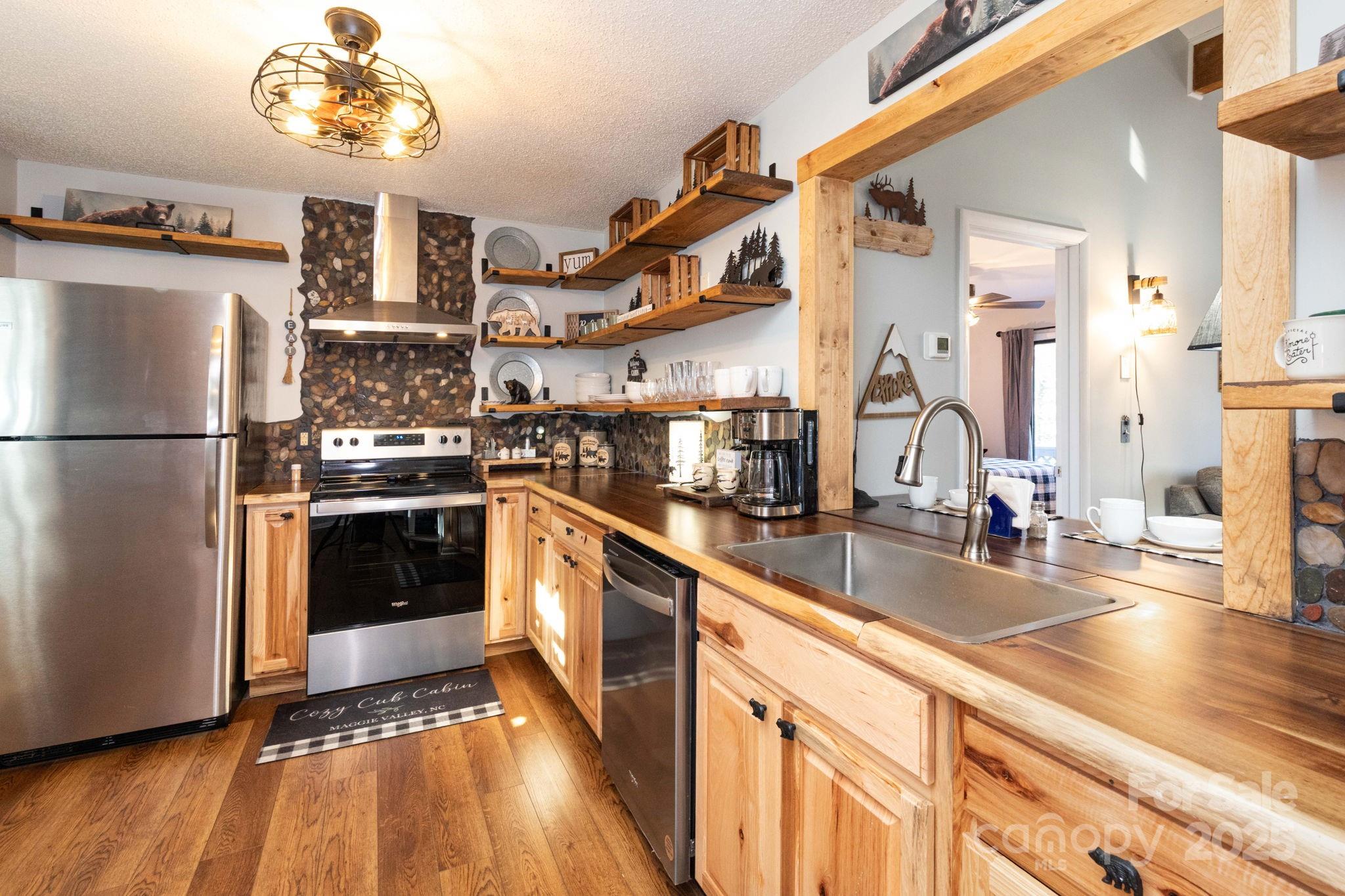 34 Oakridge Drive — Maggie Valley