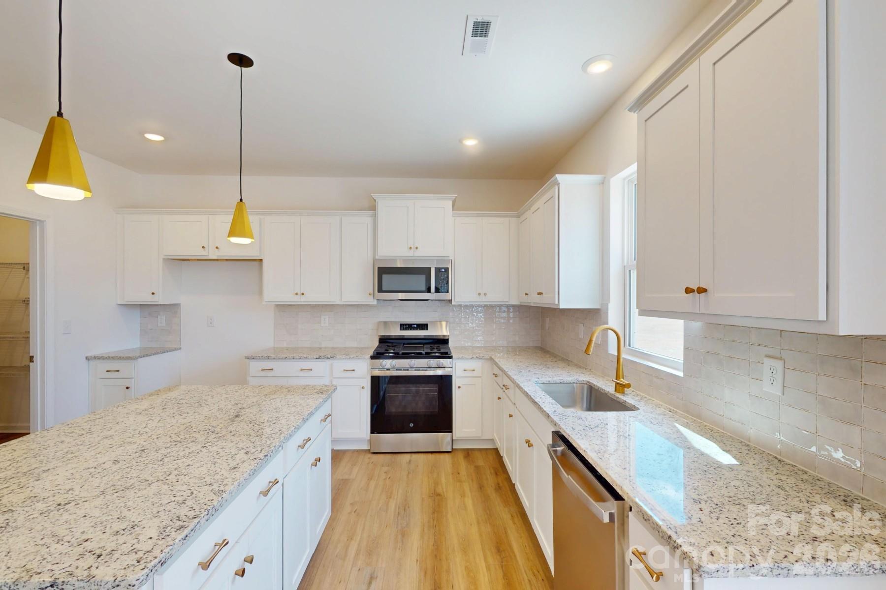 500 Willoughby Park Drive — Monroe