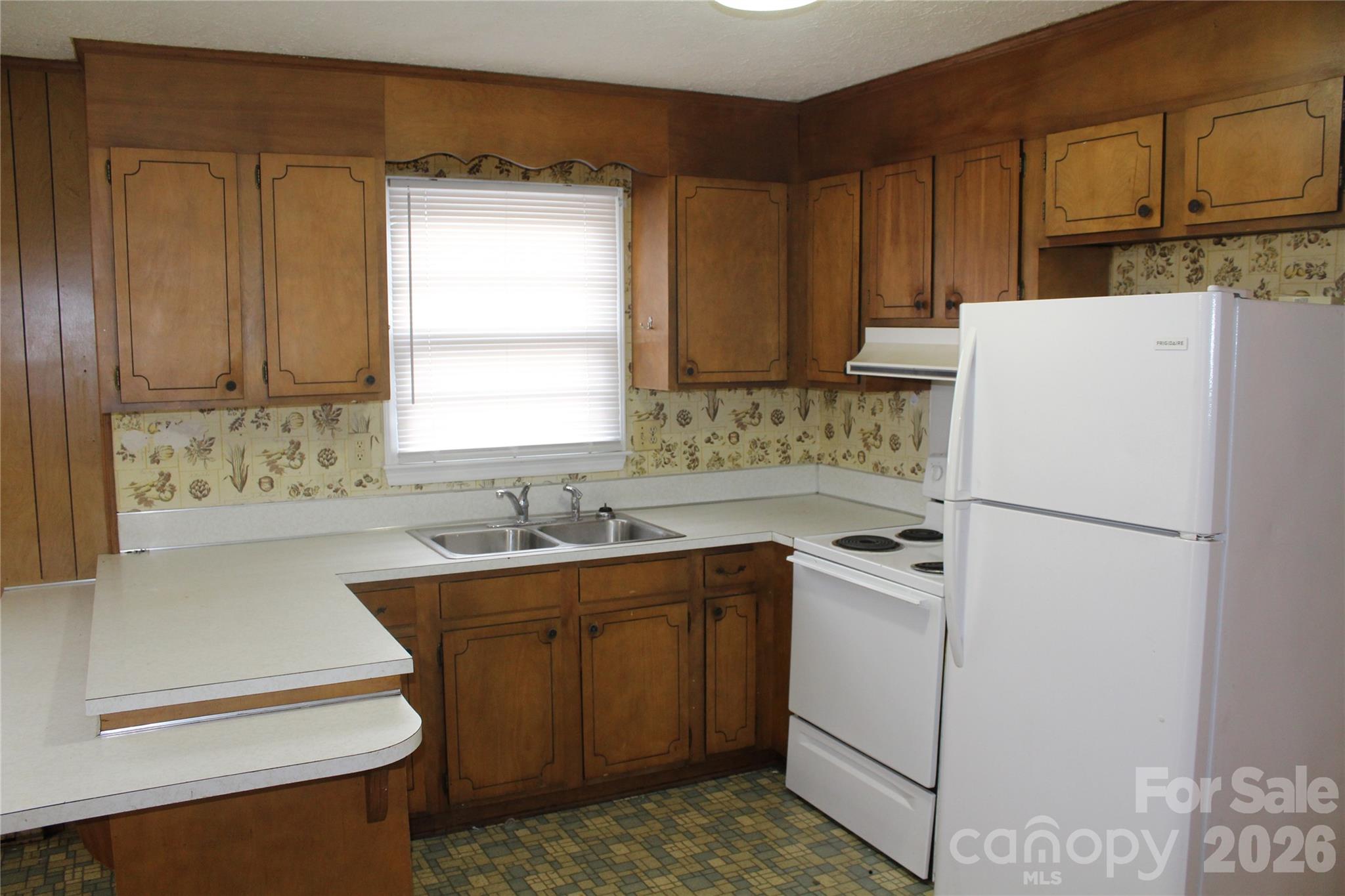 1156 Oak Forest Drive — Morganton