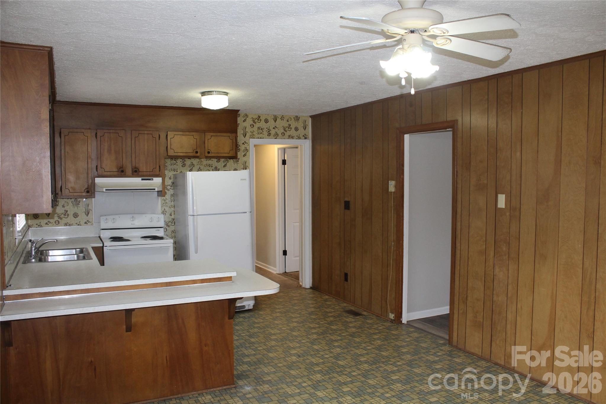 1156 Oak Forest Drive — Morganton