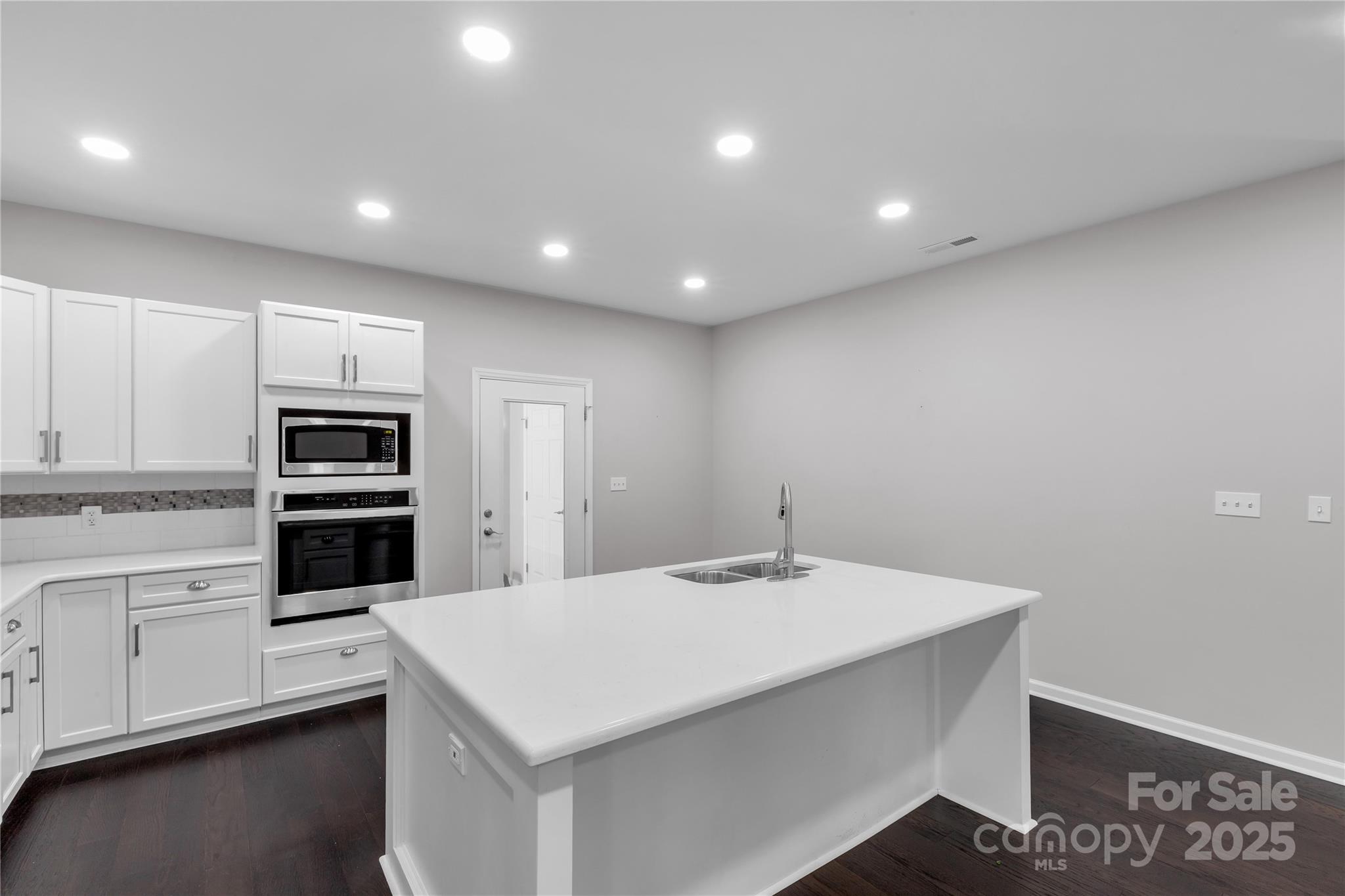 11228 Island View Lane — Lancaster