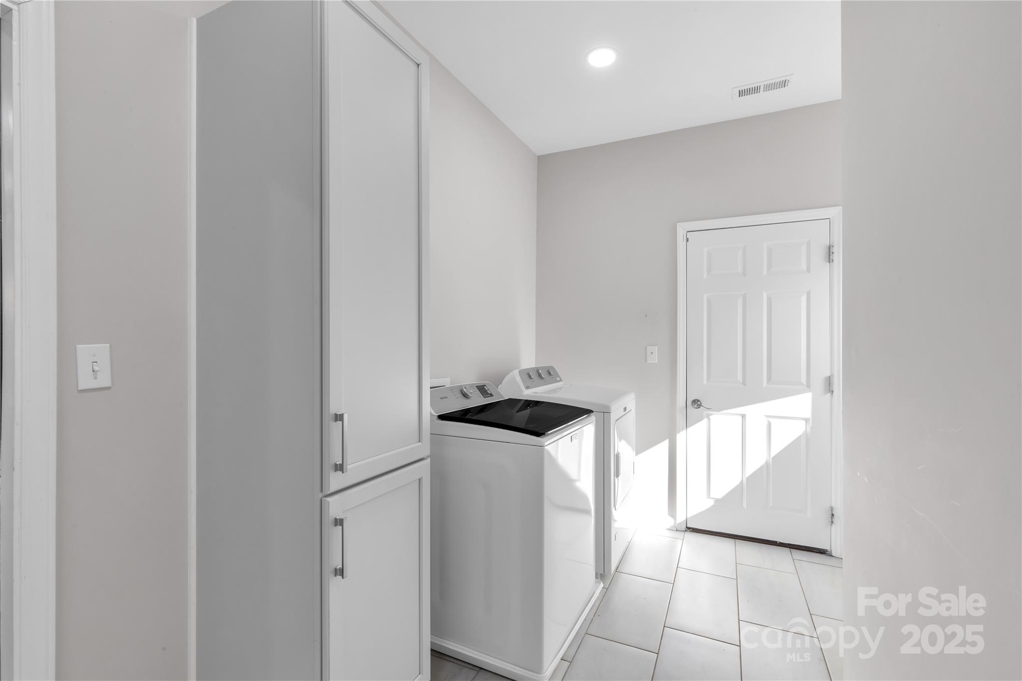 11228 Island View Lane — Lancaster