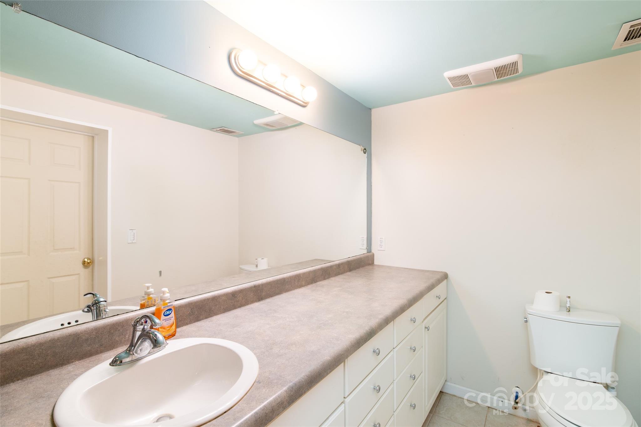 1137 Saunders Road — Franklin
