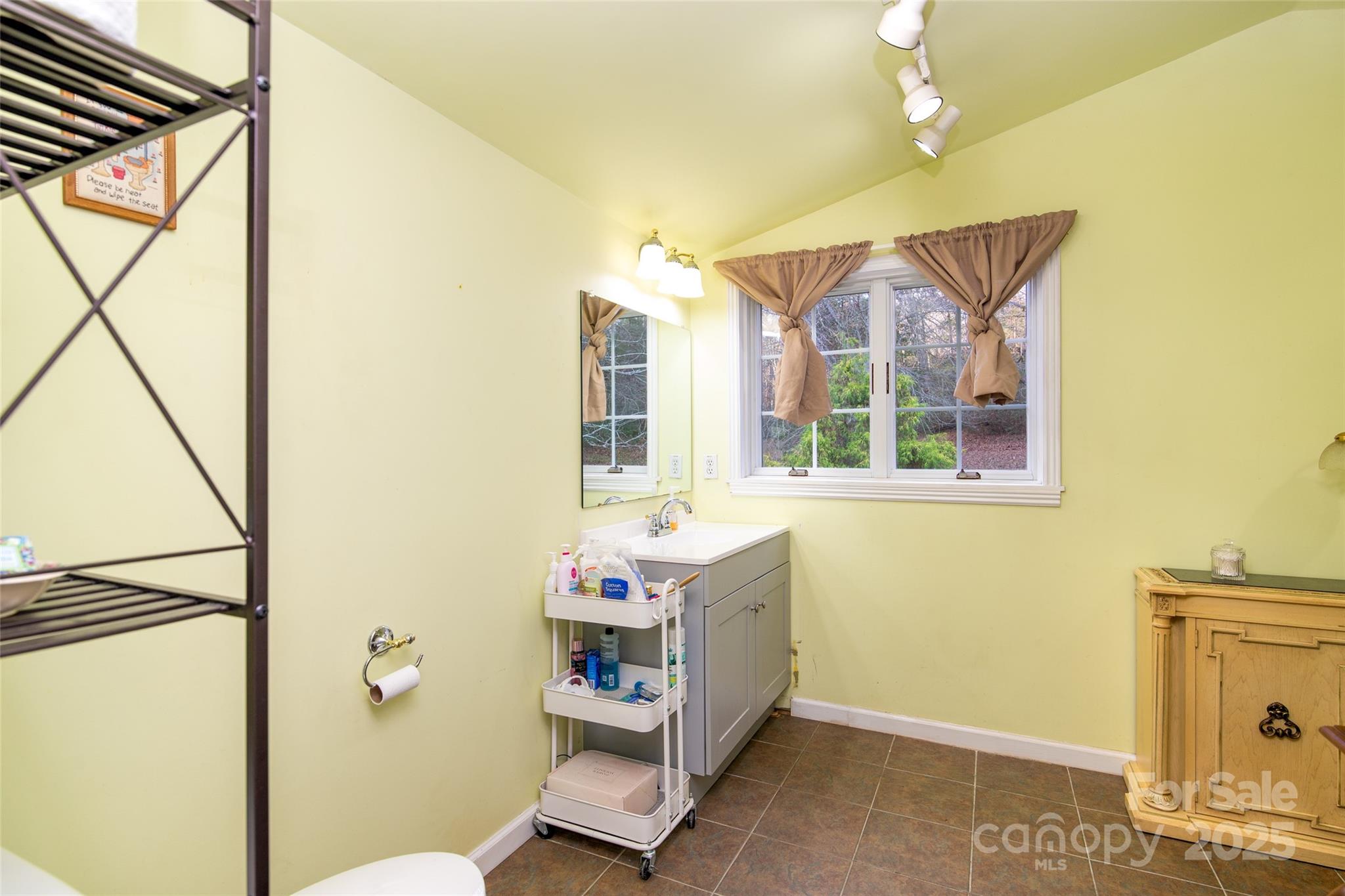 1137 Saunders Road — Franklin