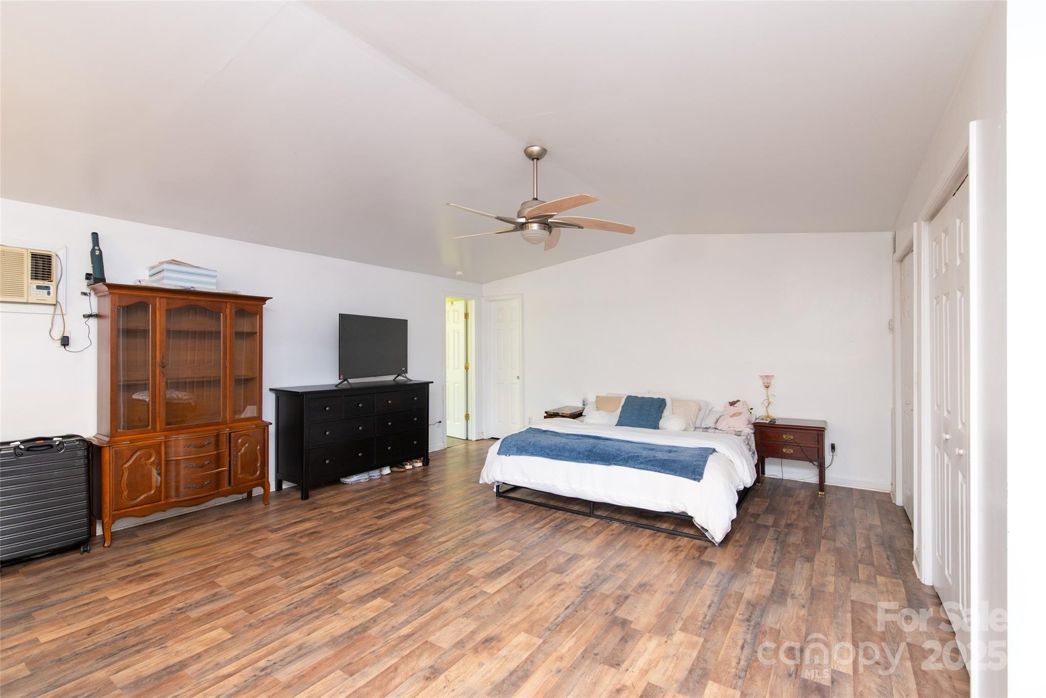 1137 Saunders Road — Franklin