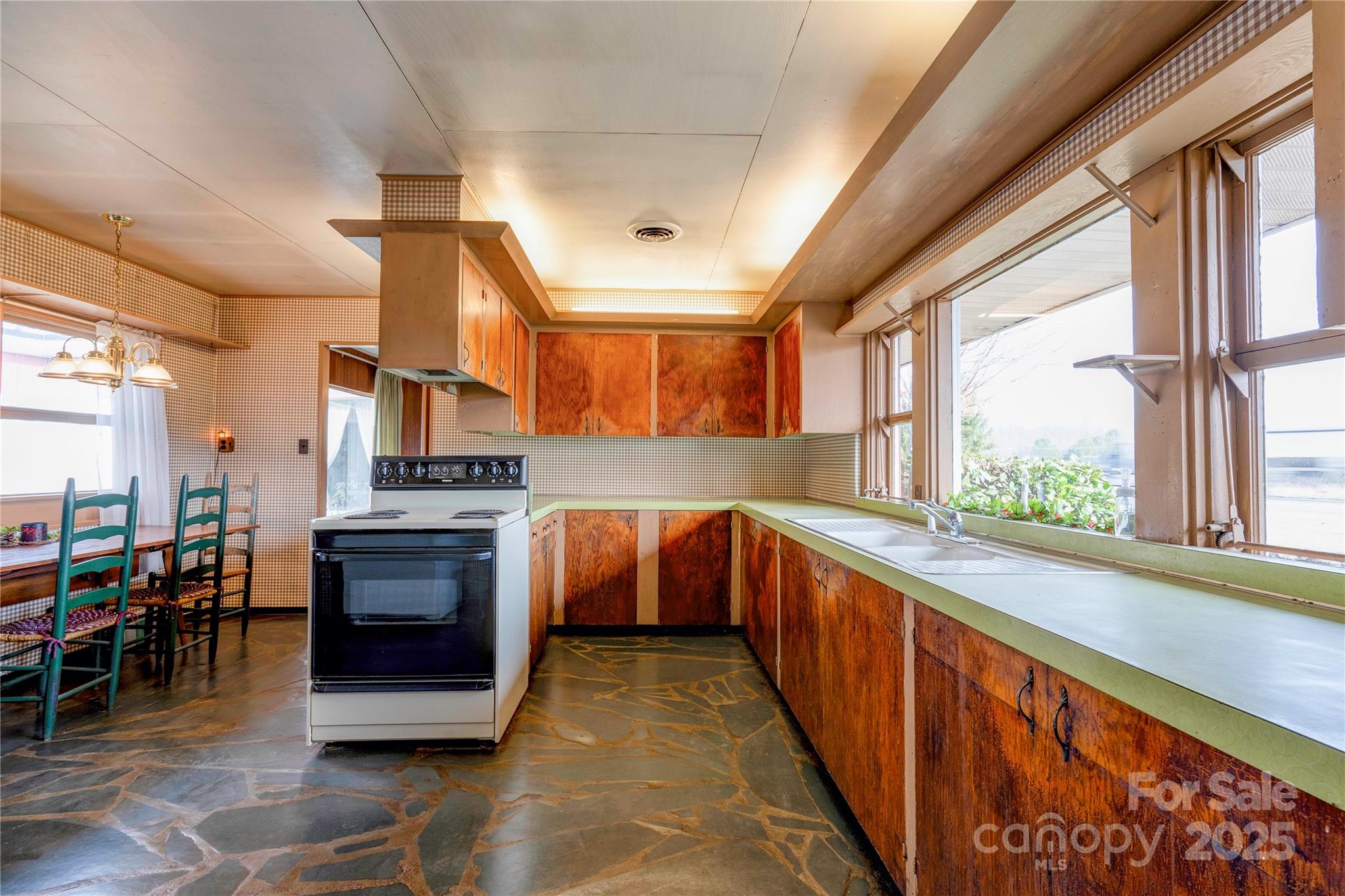 3809 Polkville Road — Shelby