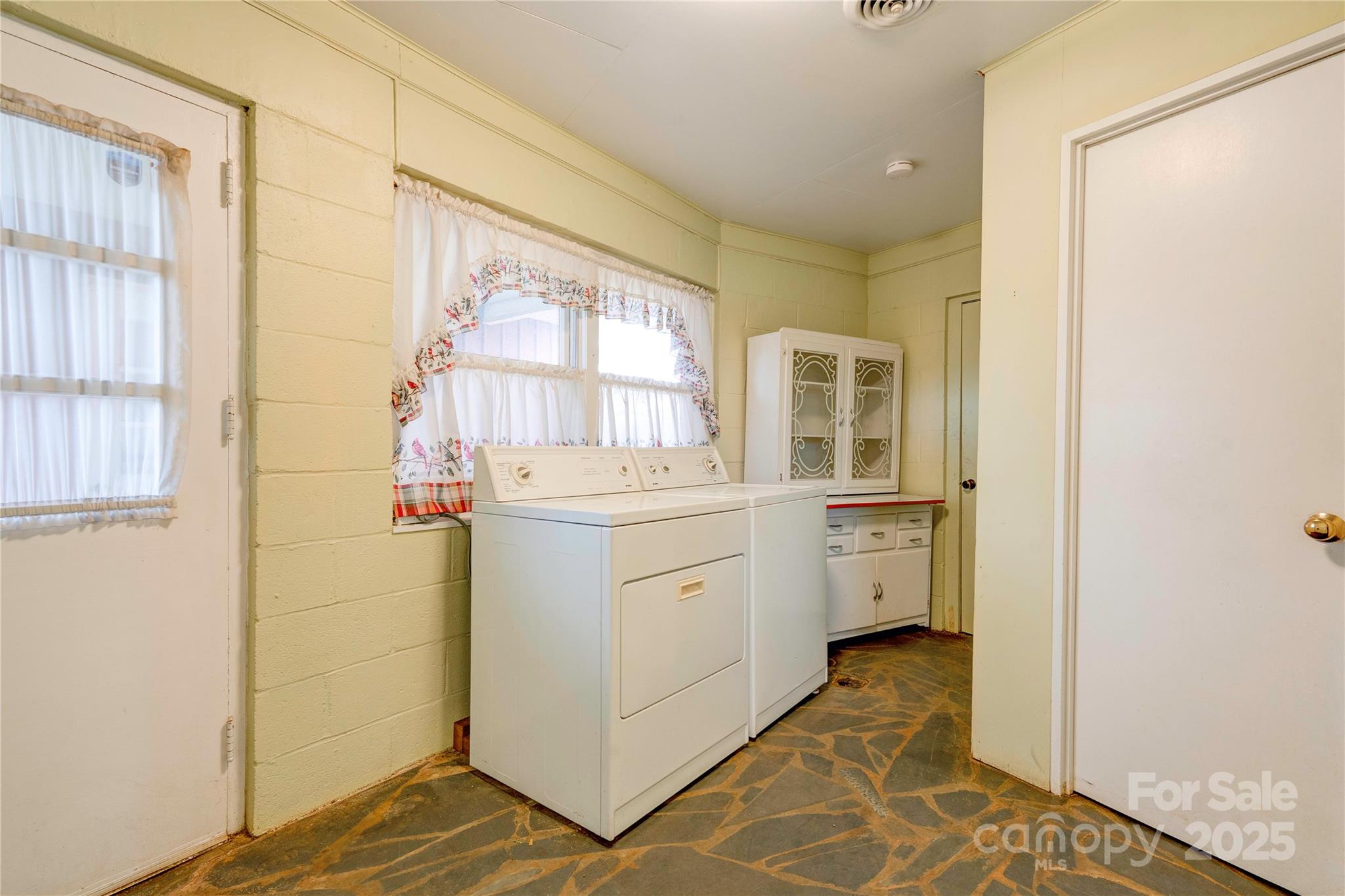3809 Polkville Road — Shelby