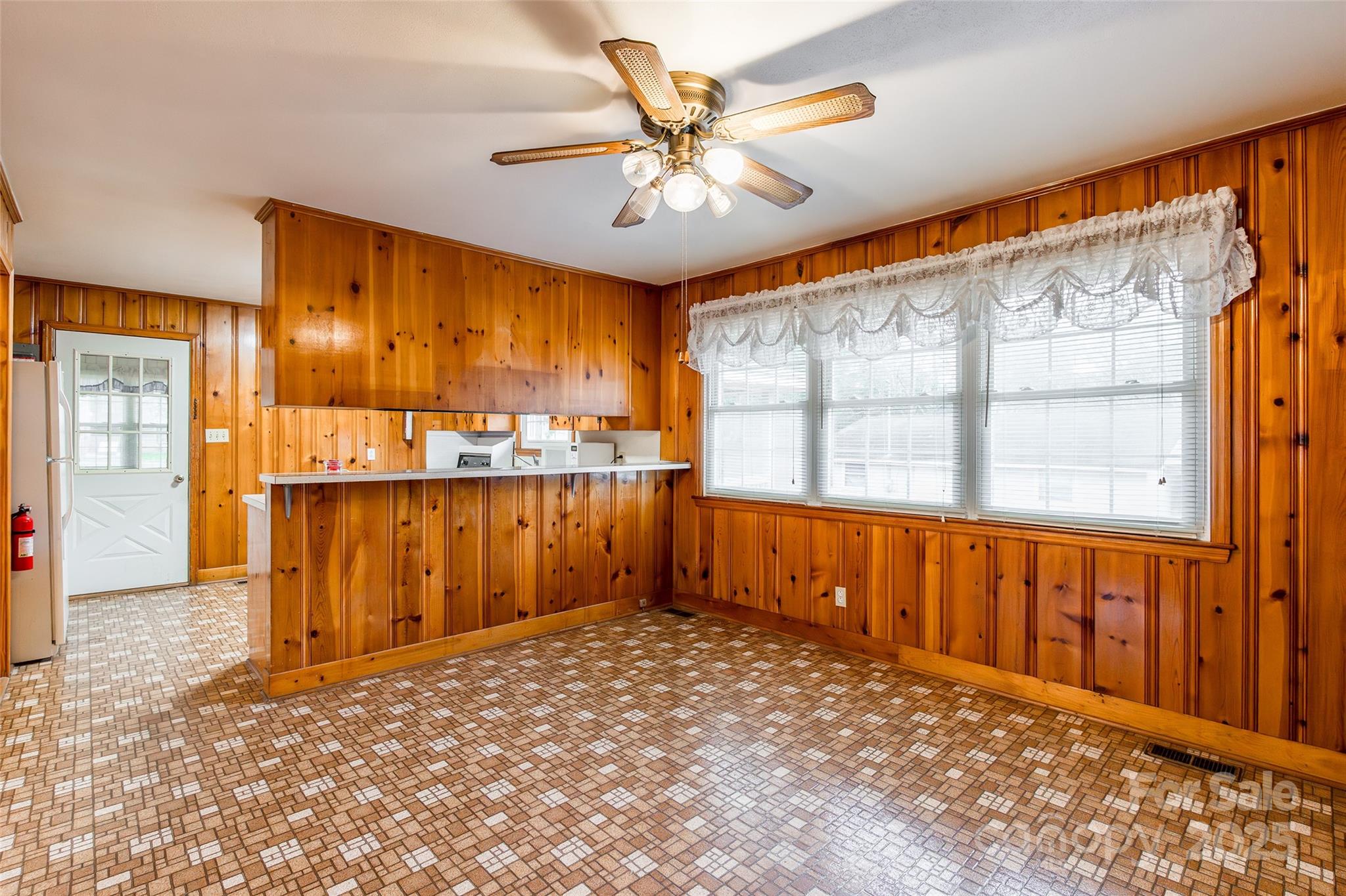 2100 JB Denton Road — Lancaster
