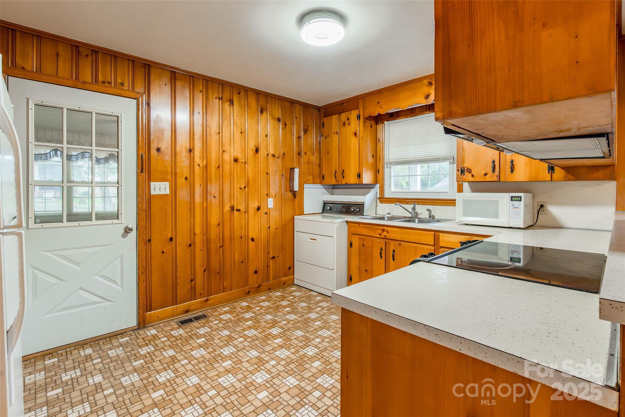 2100 JB Denton Road — Lancaster
