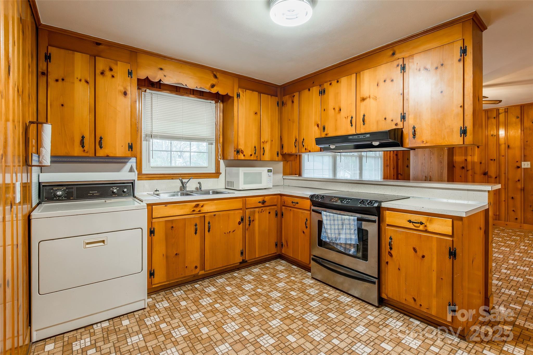 2100 JB Denton Road — Lancaster