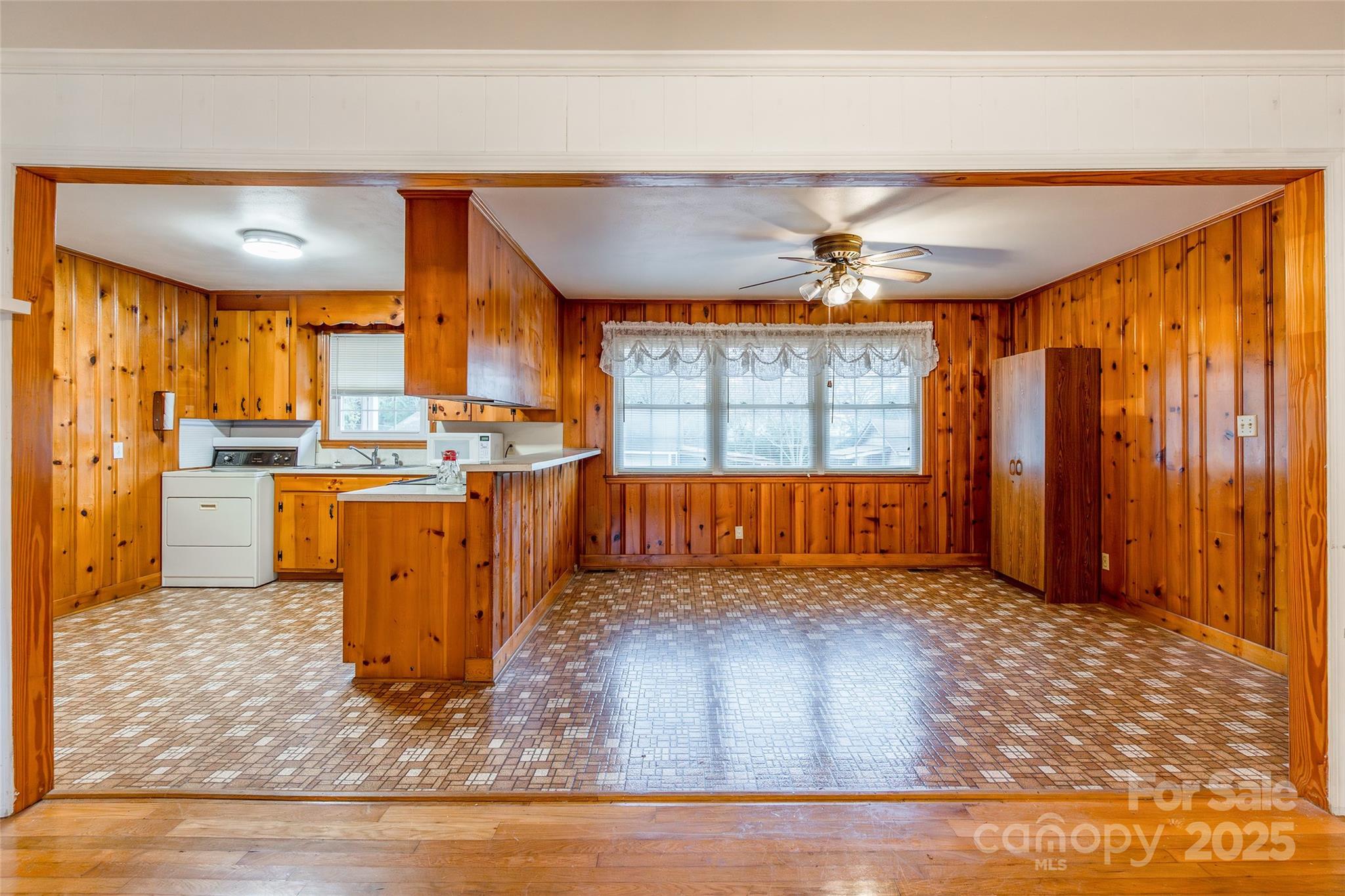 2100 JB Denton Road — Lancaster