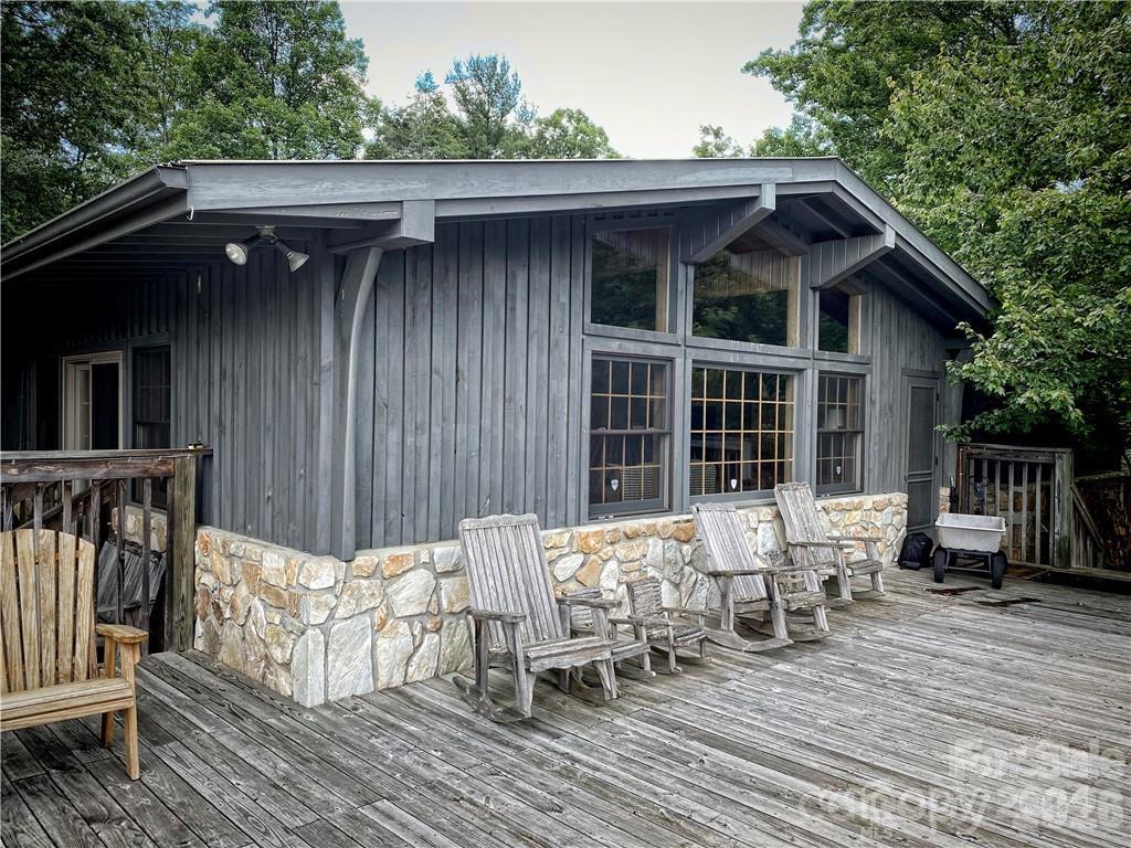 2736 White Oak Flats Road — Green Mountain