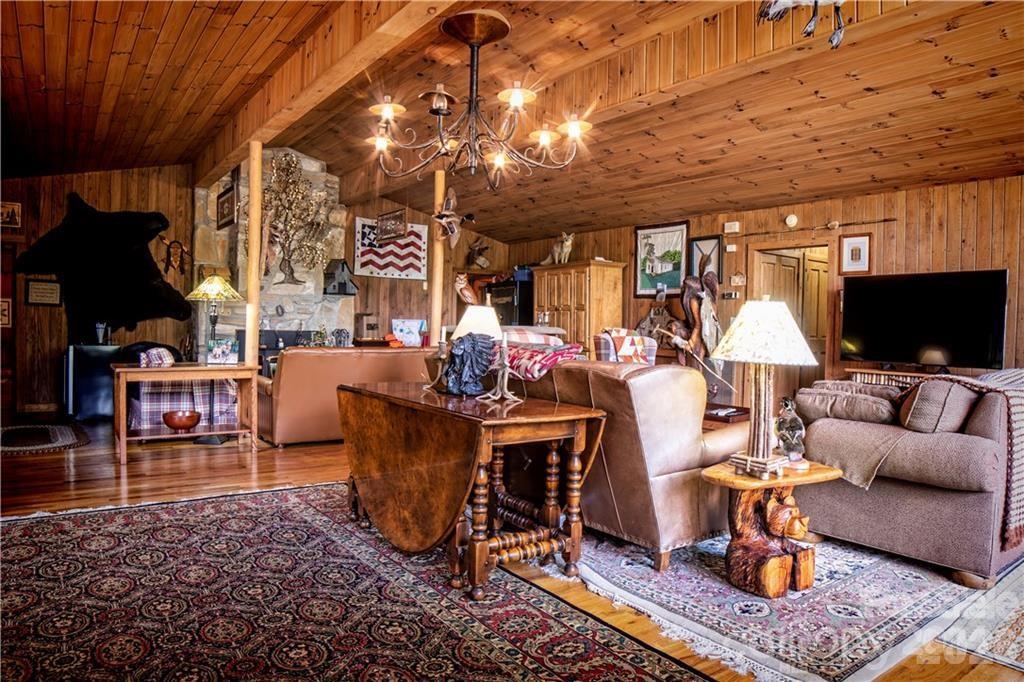 2736 White Oak Flats Road — Green Mountain