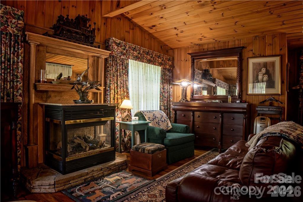 2736 White Oak Flats Road — Green Mountain