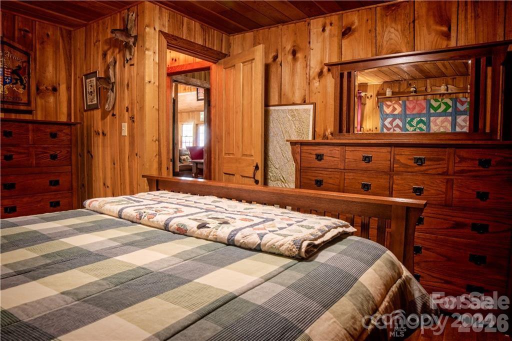 2736 White Oak Flats Road — Green Mountain