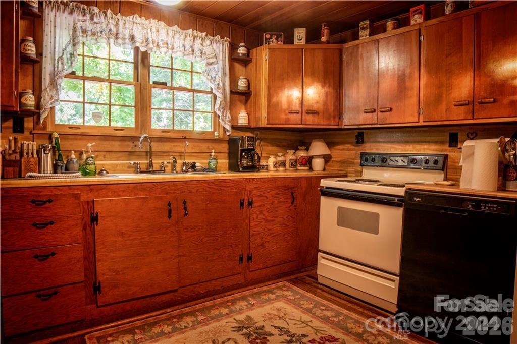 2736 White Oak Flats Road — Green Mountain