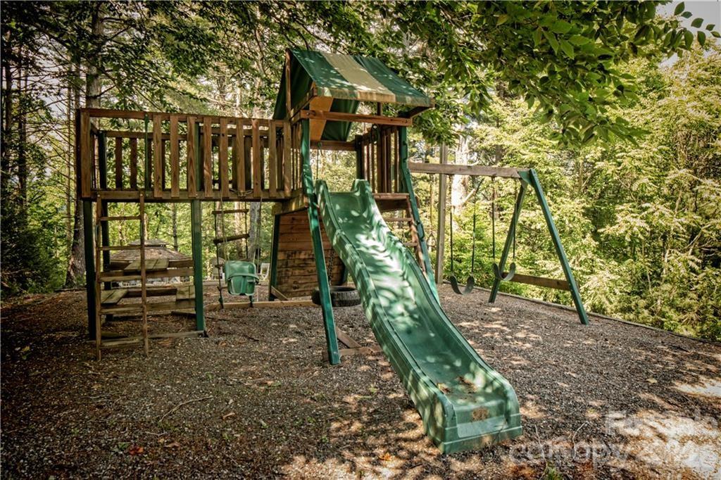 2736 White Oak Flats Road — Green Mountain