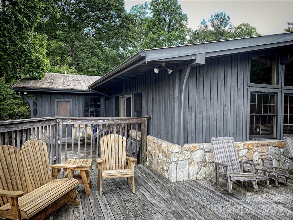 2736 White Oak Flats Road — Green Mountain