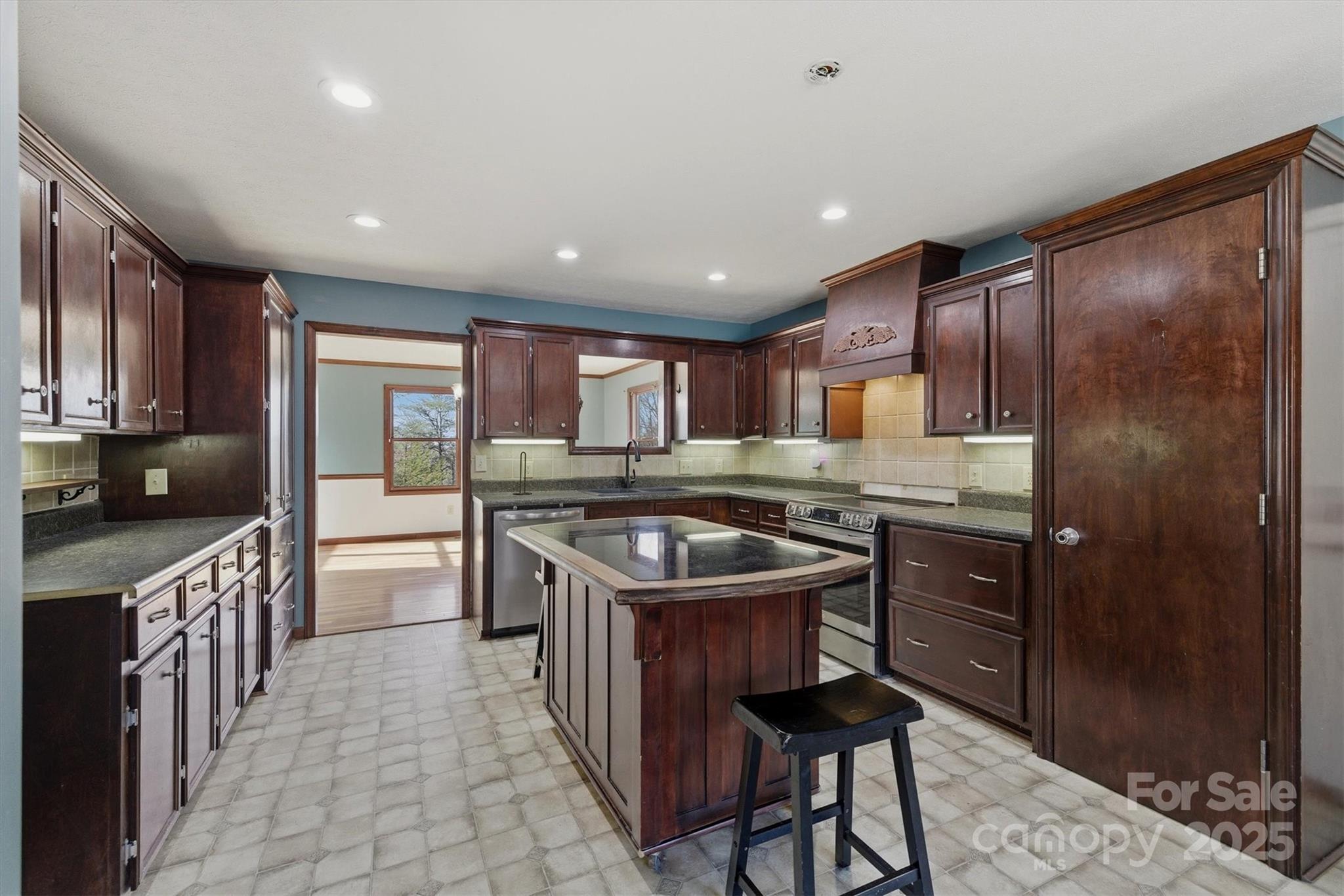 5341 Reese Store Avenue — Morganton