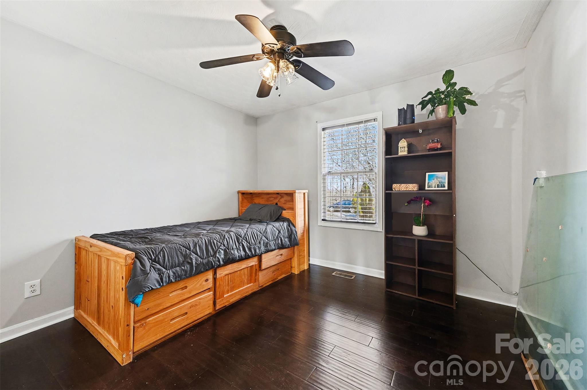 105 3rd Avenue NW — Hildebran