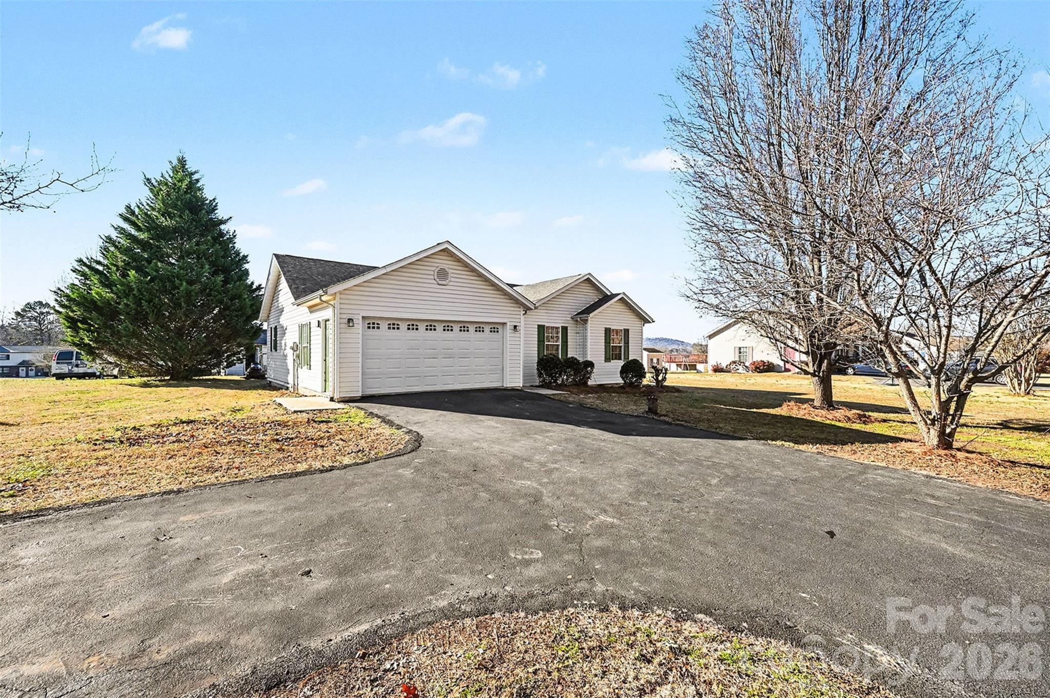 105 3rd Avenue NW — Hildebran