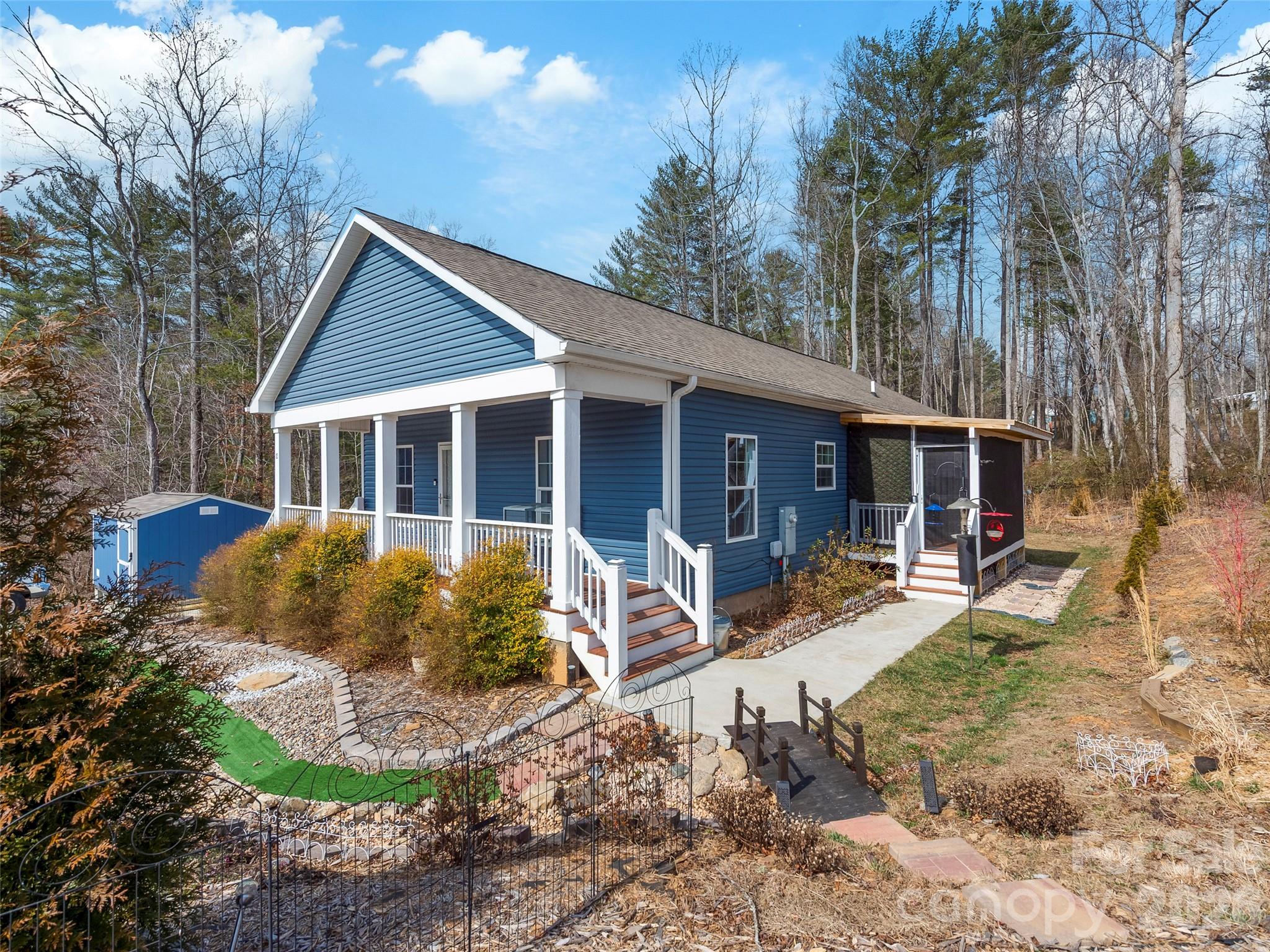 83 Moss Hill Drive — Hendersonville