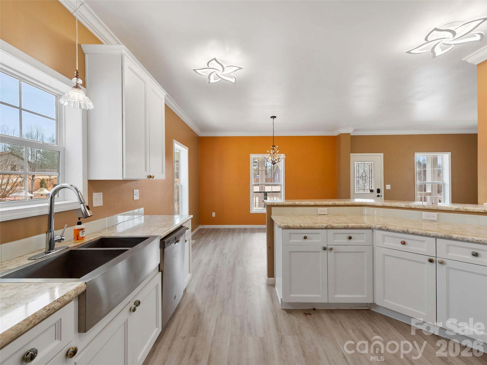 83 Moss Hill Drive — Hendersonville