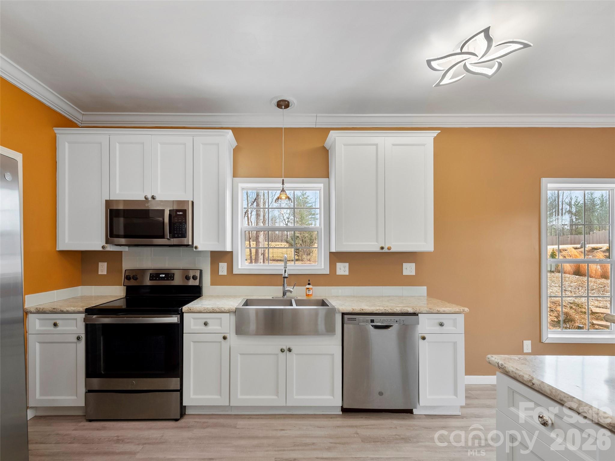 83 Moss Hill Drive — Hendersonville
