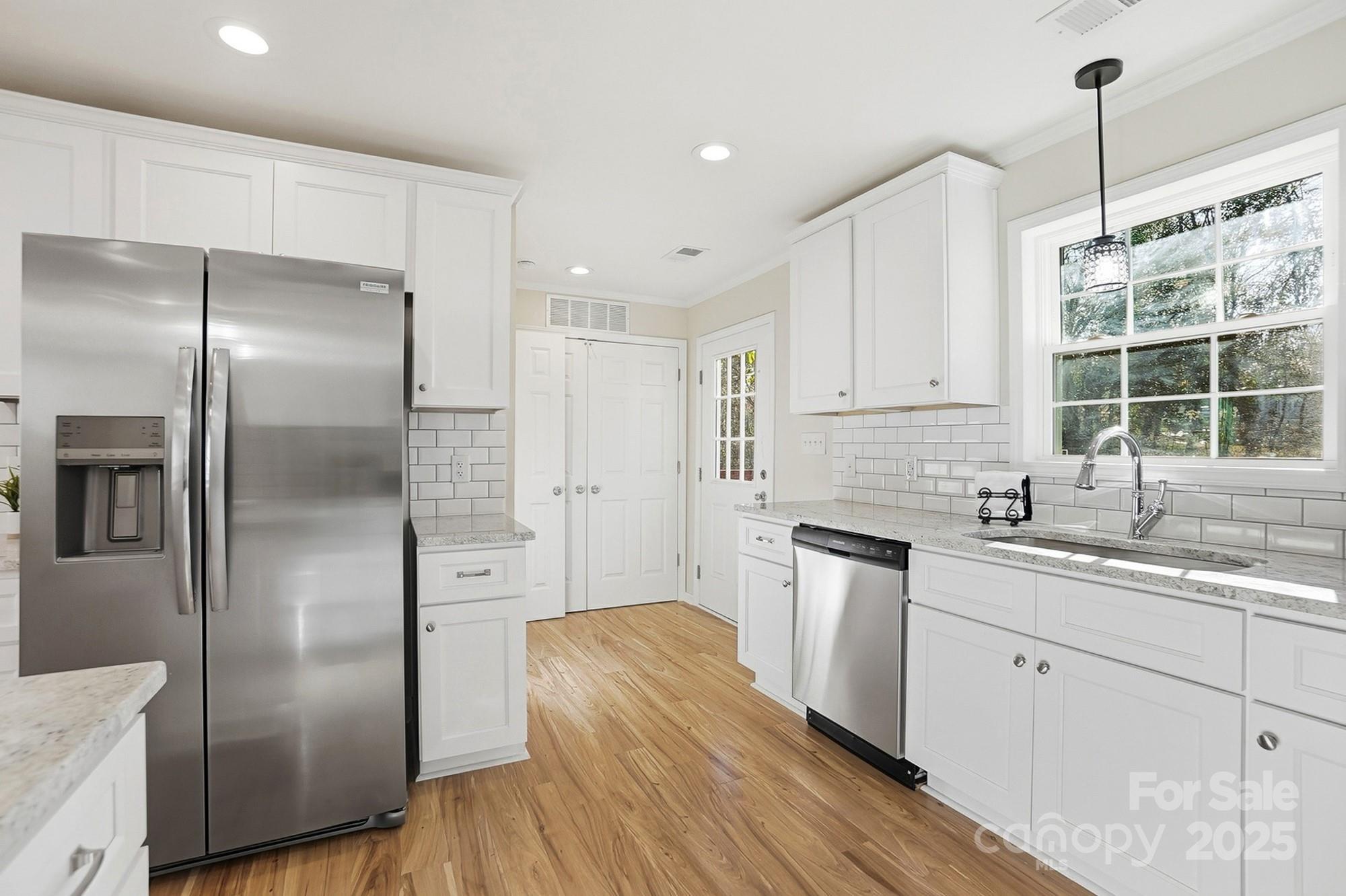 1015 W 6th Avenue B Avenue — Gastonia