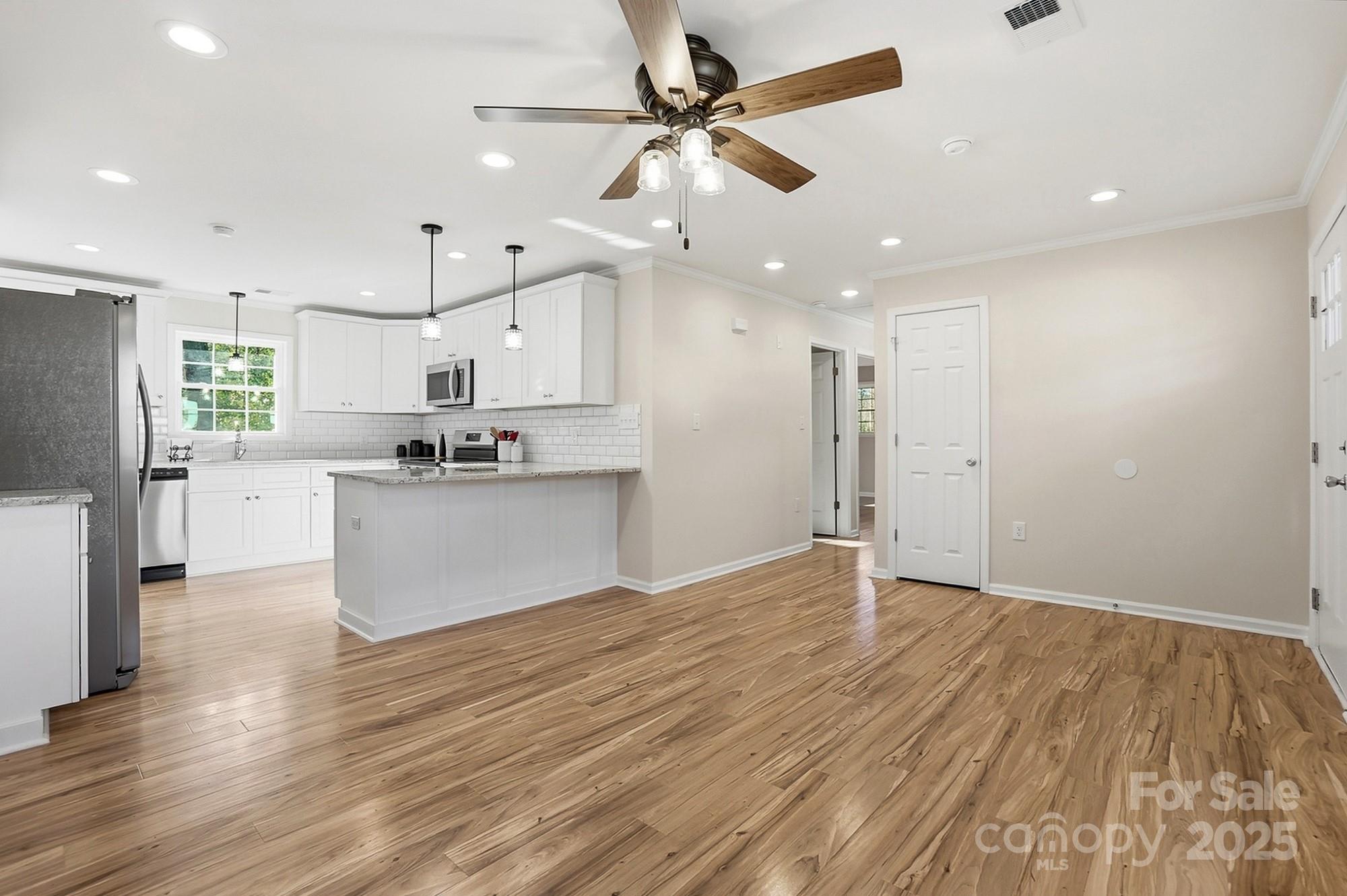 1015 W 6th Avenue B Avenue — Gastonia