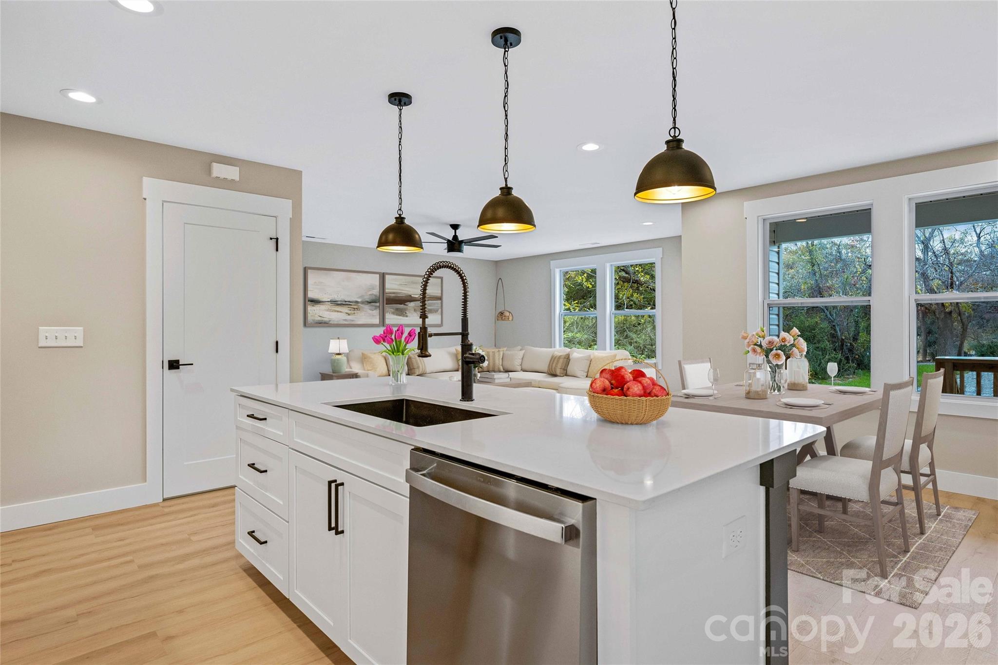 12 Knox Road — Black Mountain