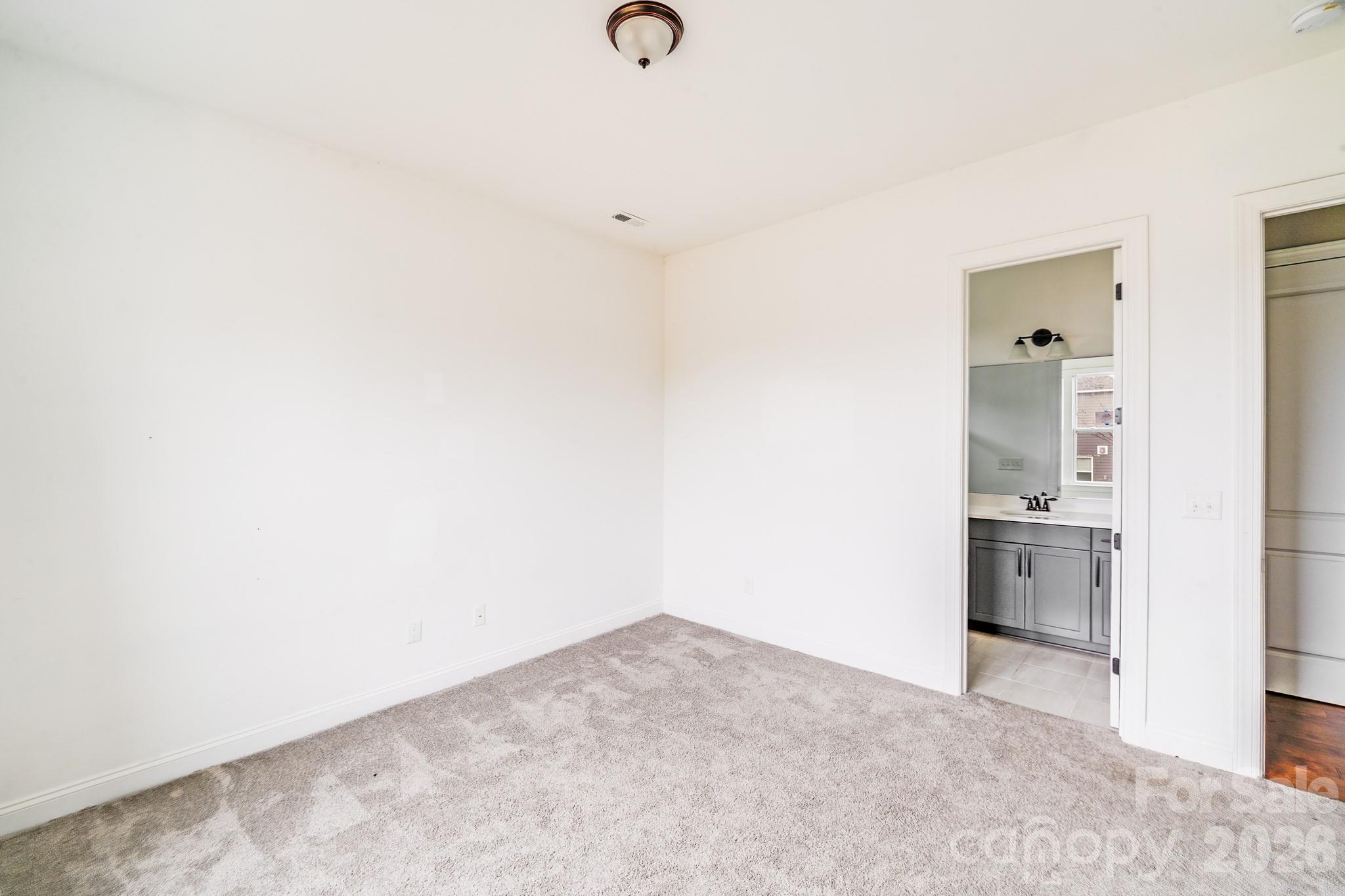 16004 Deer River Road — Charlotte