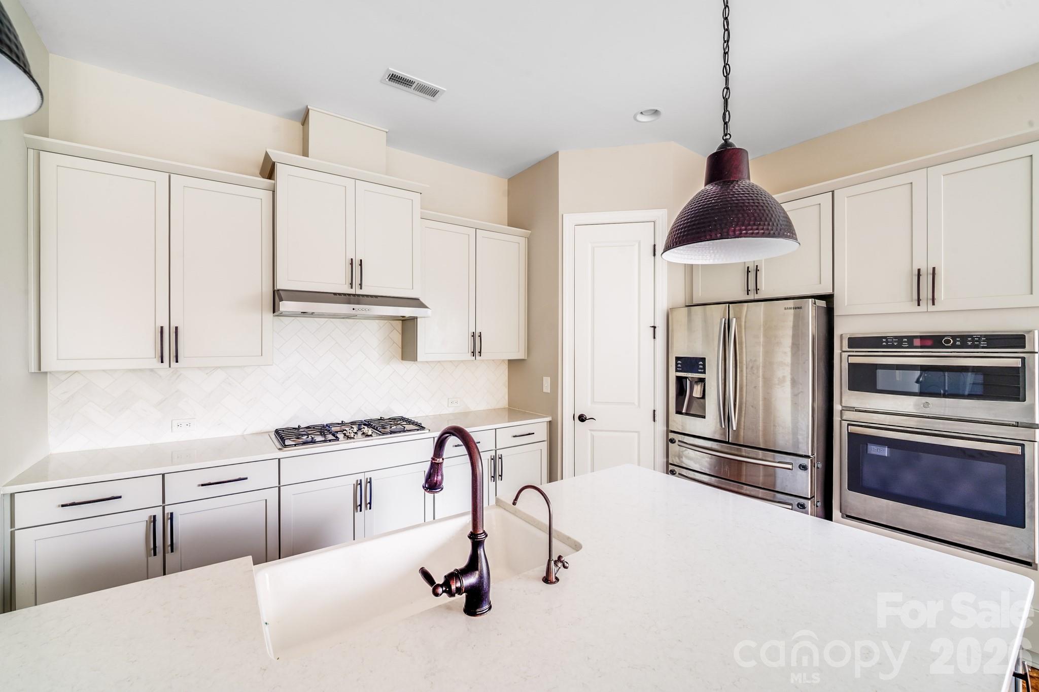 16004 Deer River Road — Charlotte