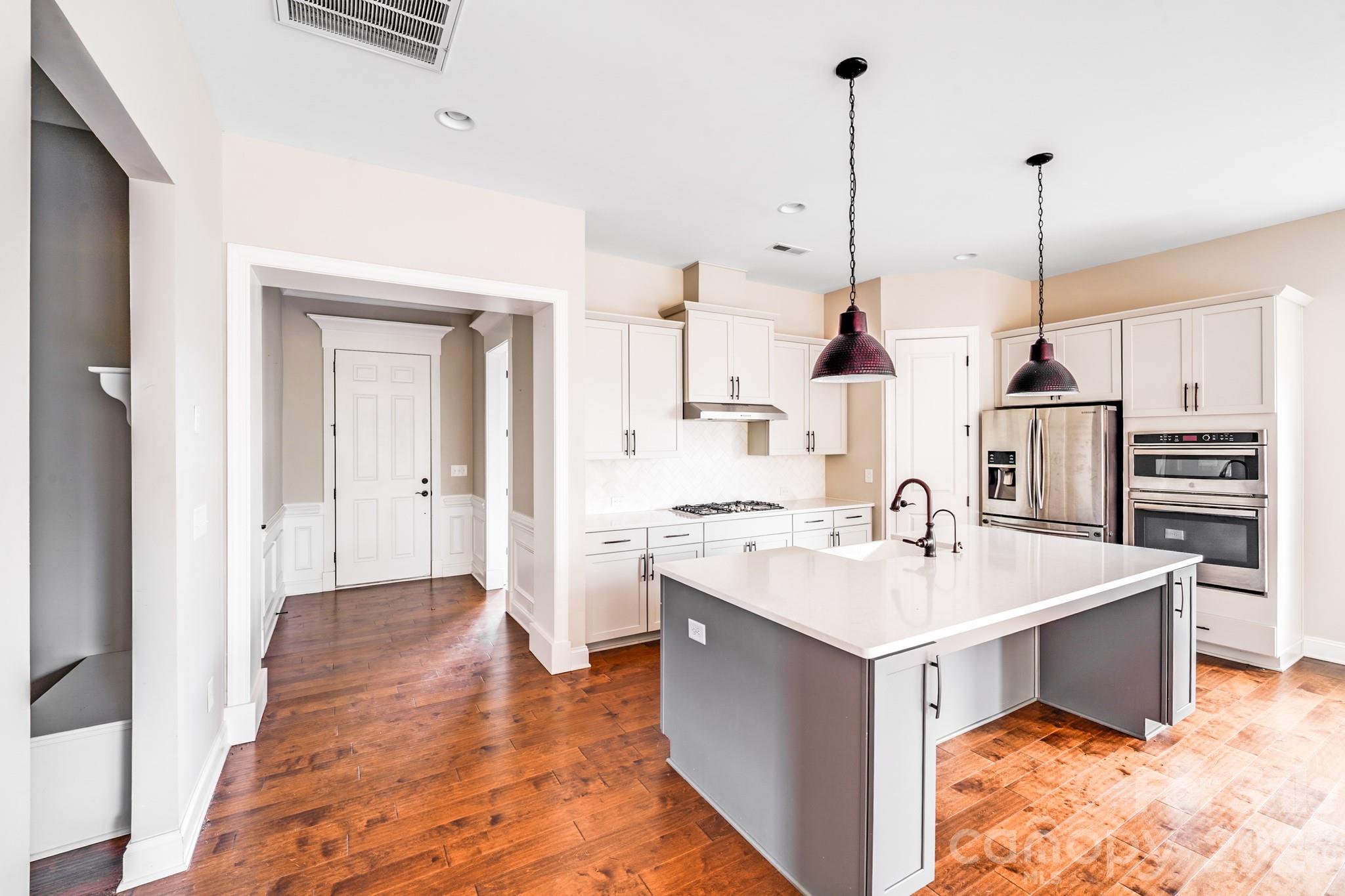 16004 Deer River Road — Charlotte