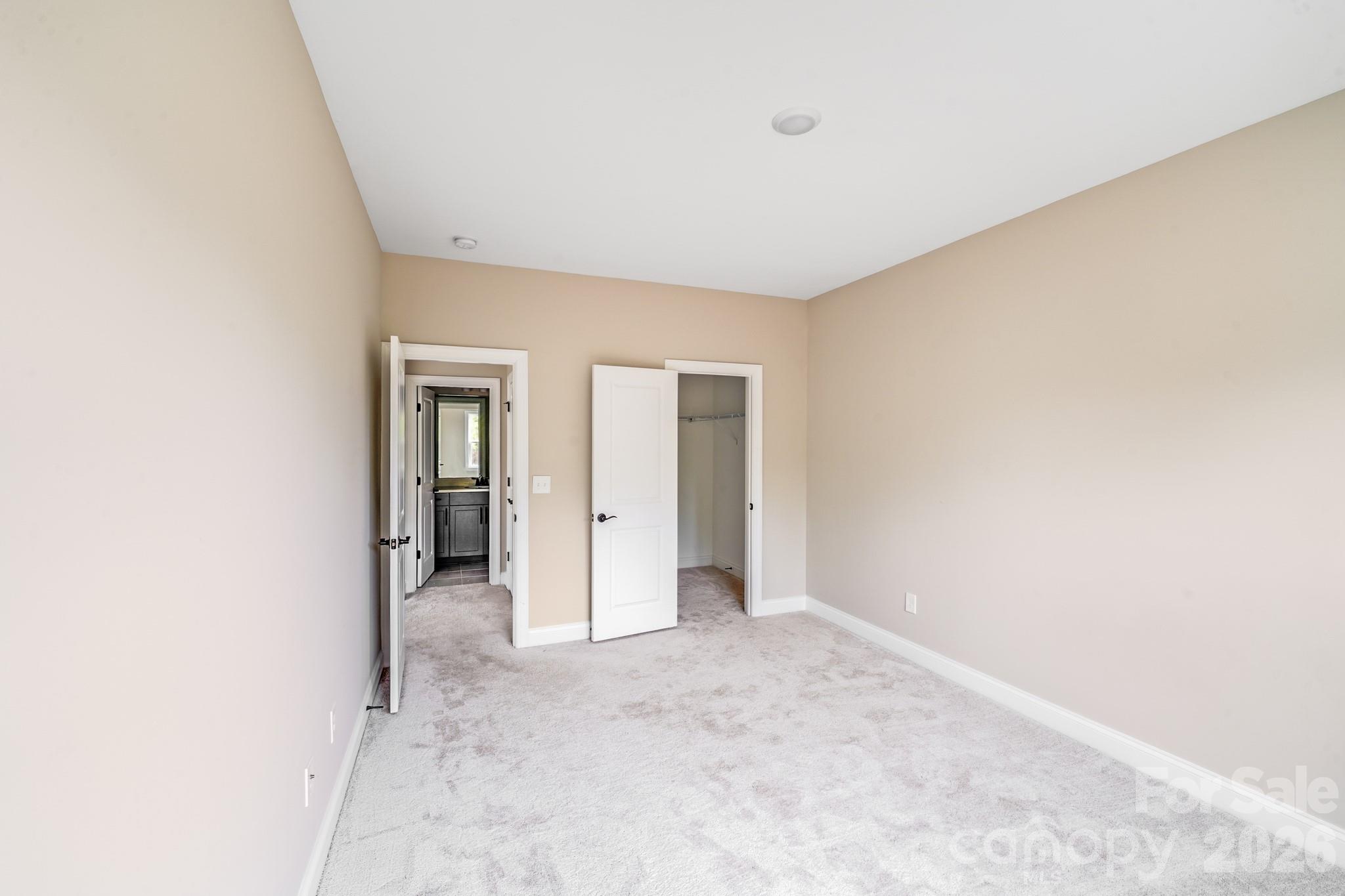 16004 Deer River Road — Charlotte