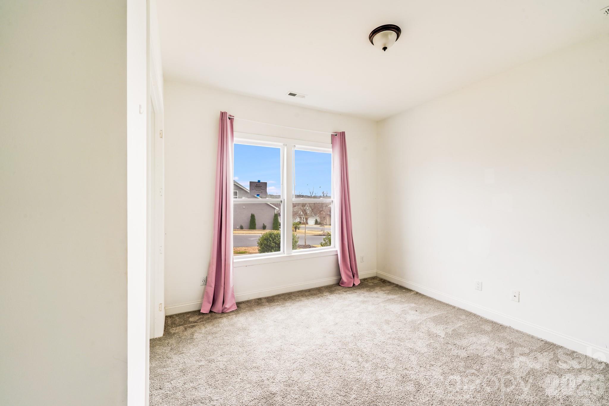 16004 Deer River Road — Charlotte