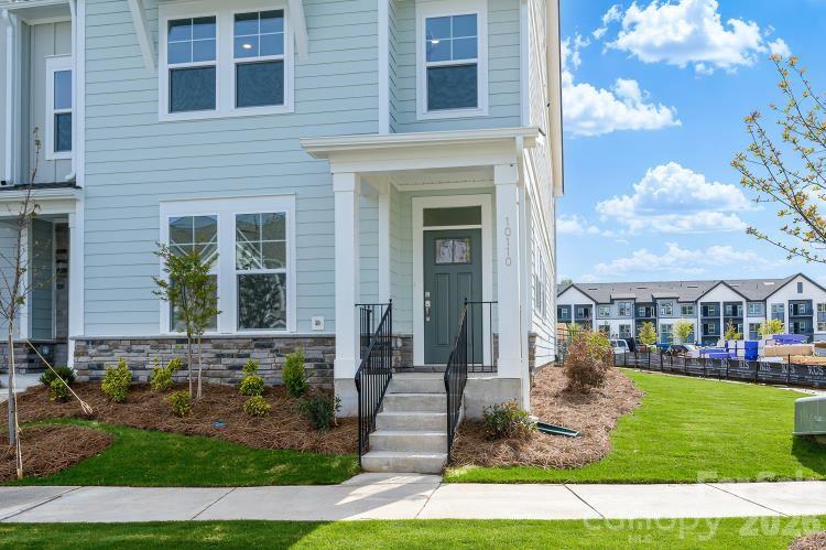 10110 Mamillion Drive — Huntersville