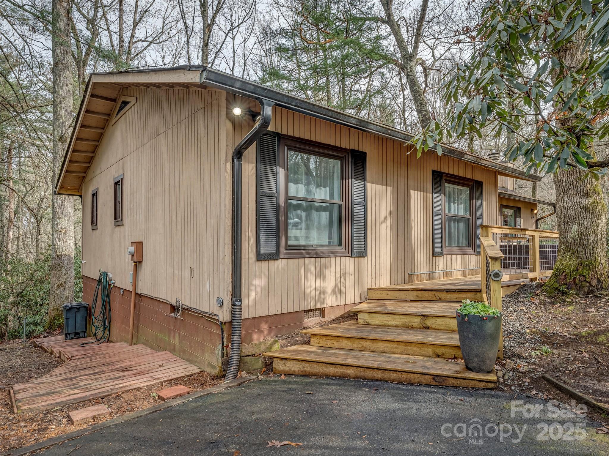 531 Three Mile Knob Road — Pisgah Forest