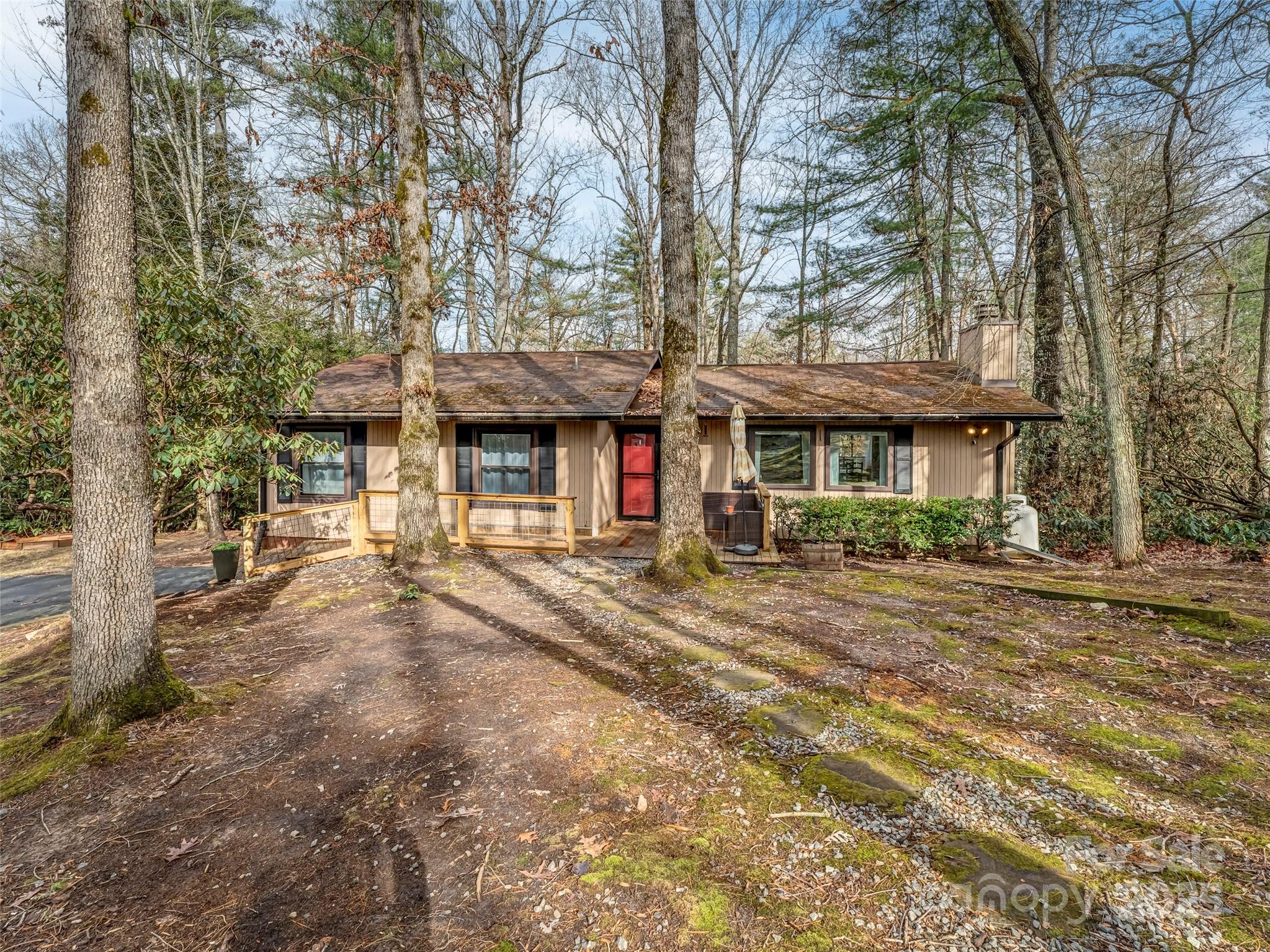 531 Three Mile Knob Road — Pisgah Forest