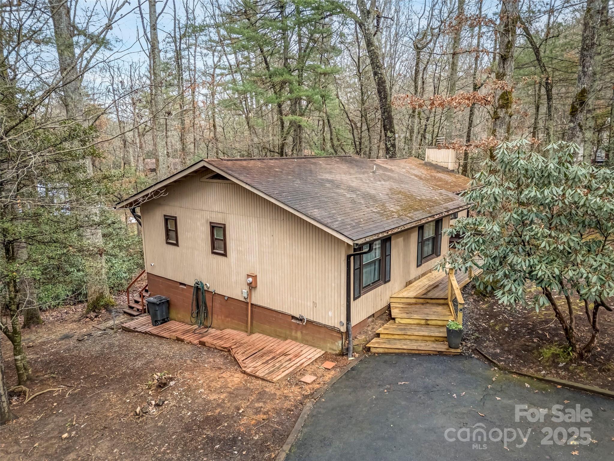 531 Three Mile Knob Road — Pisgah Forest