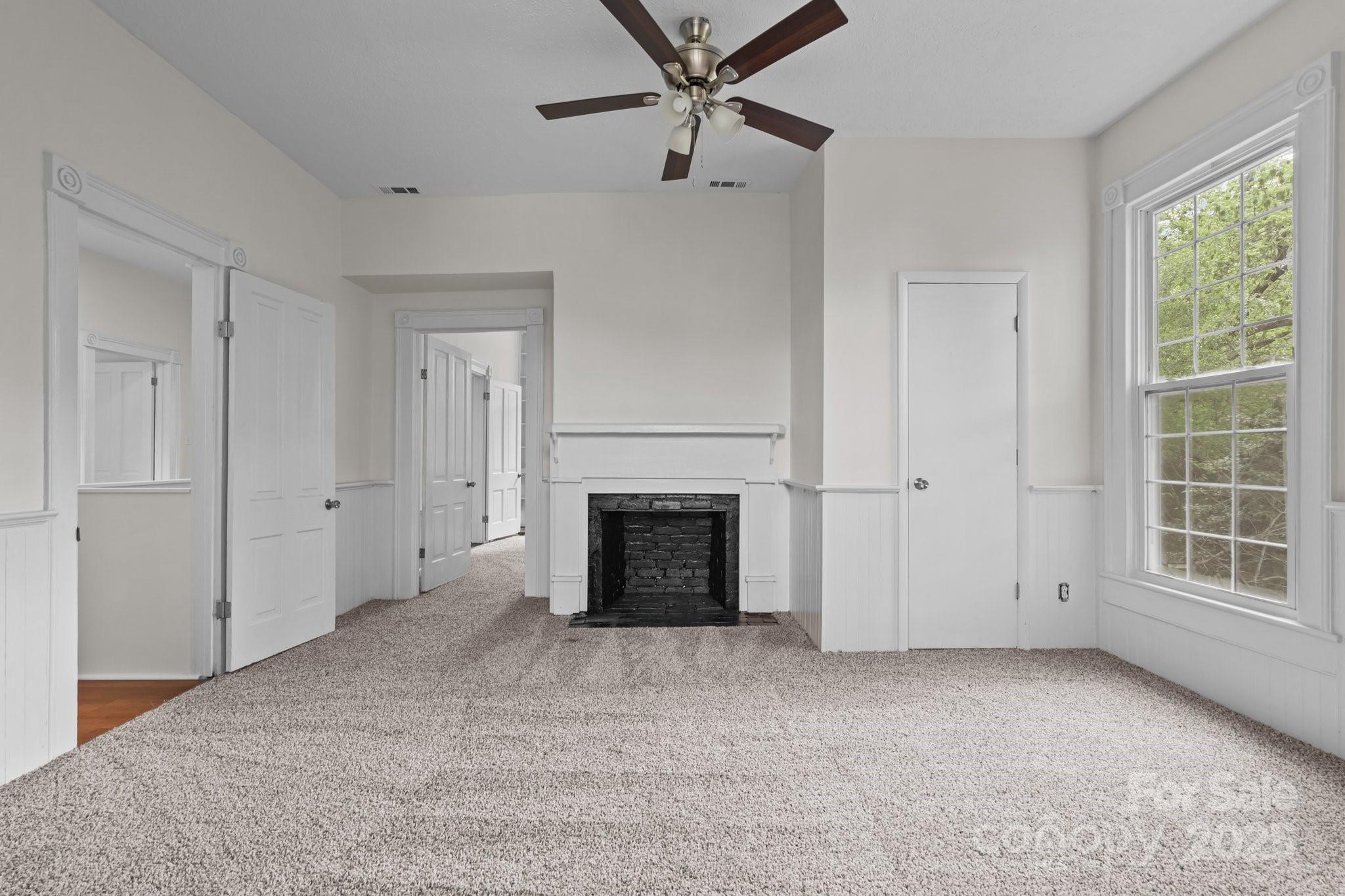 301 W Central Street — Maxton