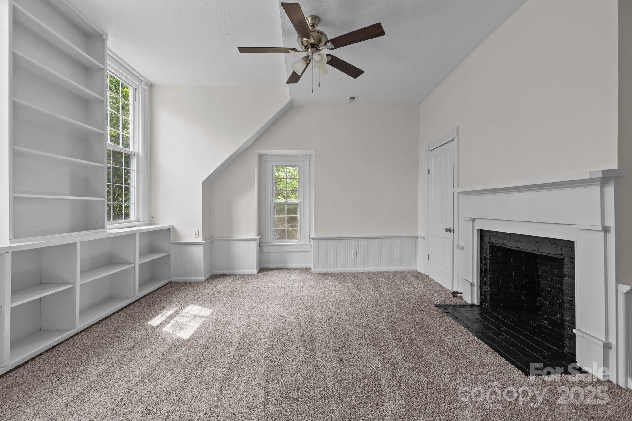301 W Central Street — Maxton