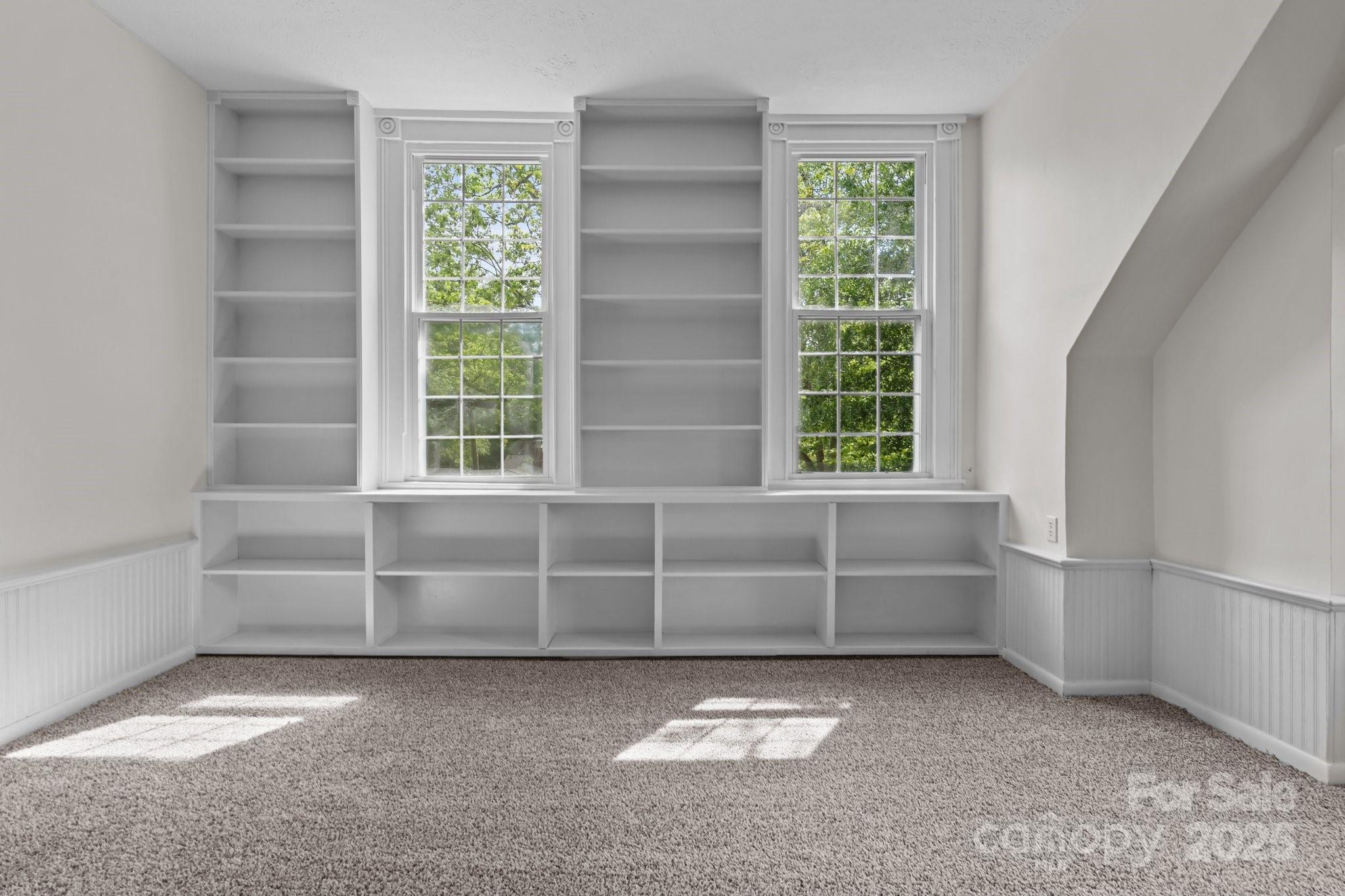 301 W Central Street — Maxton