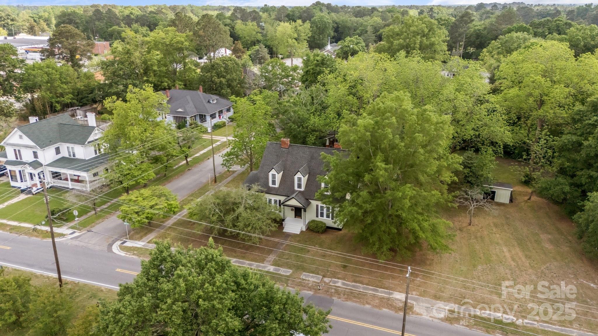 301 W Central Street — Maxton