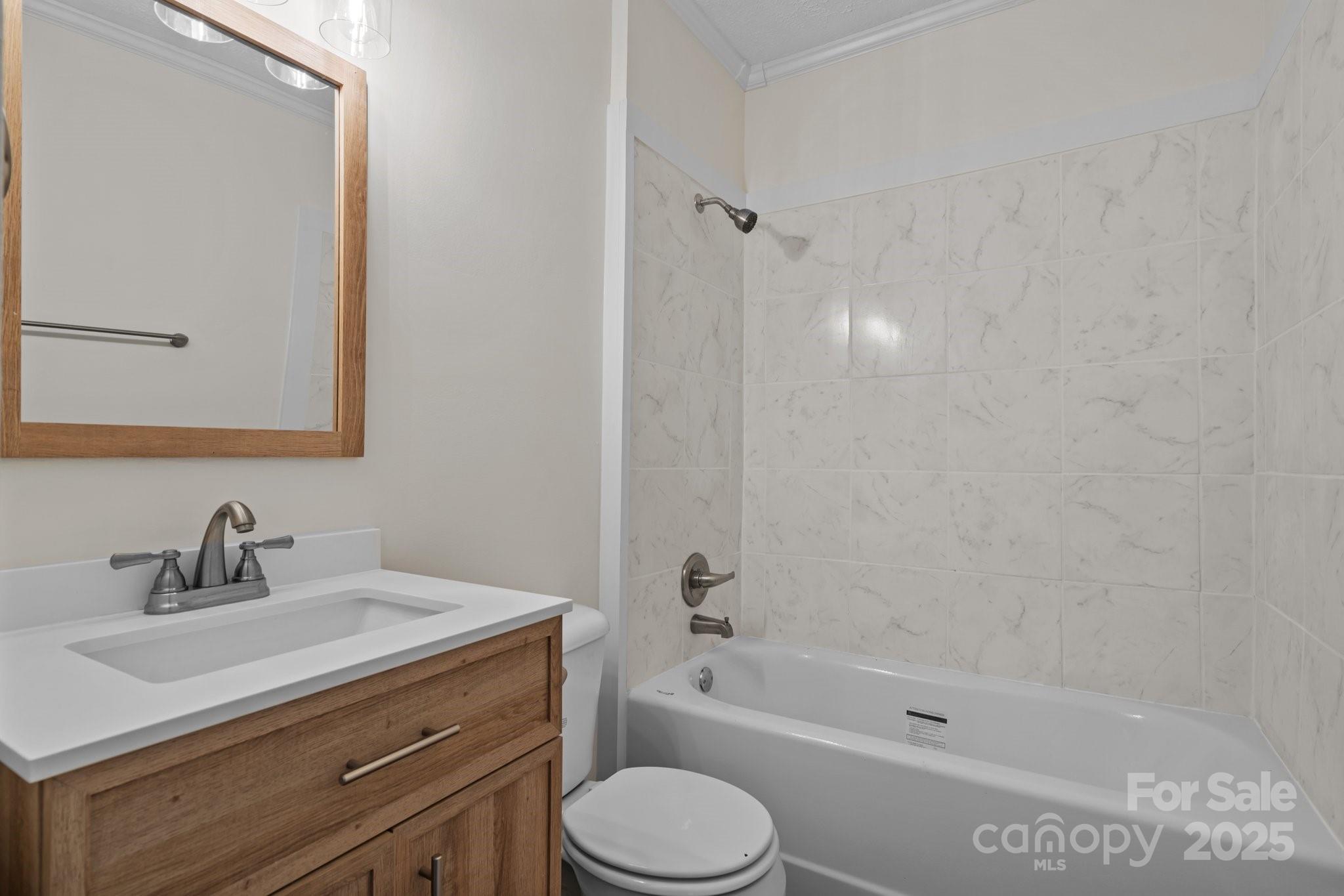 301 W Central Street — Maxton