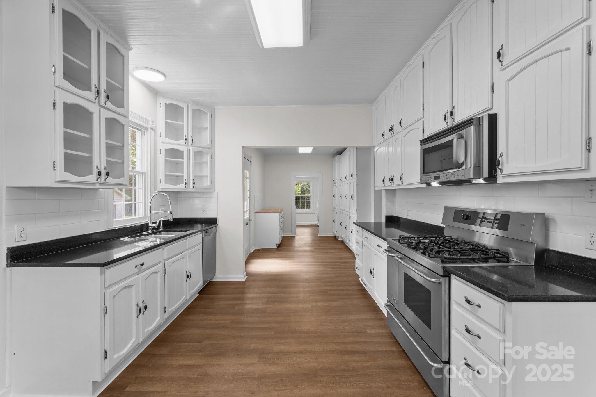 301 W Central Street — Maxton