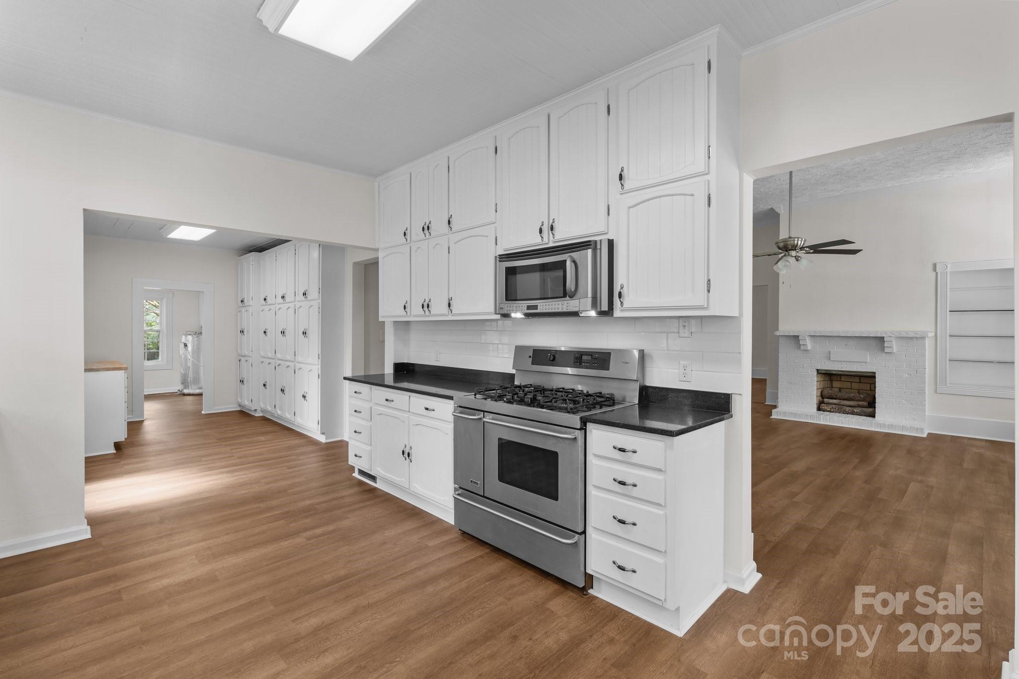 301 W Central Street — Maxton
