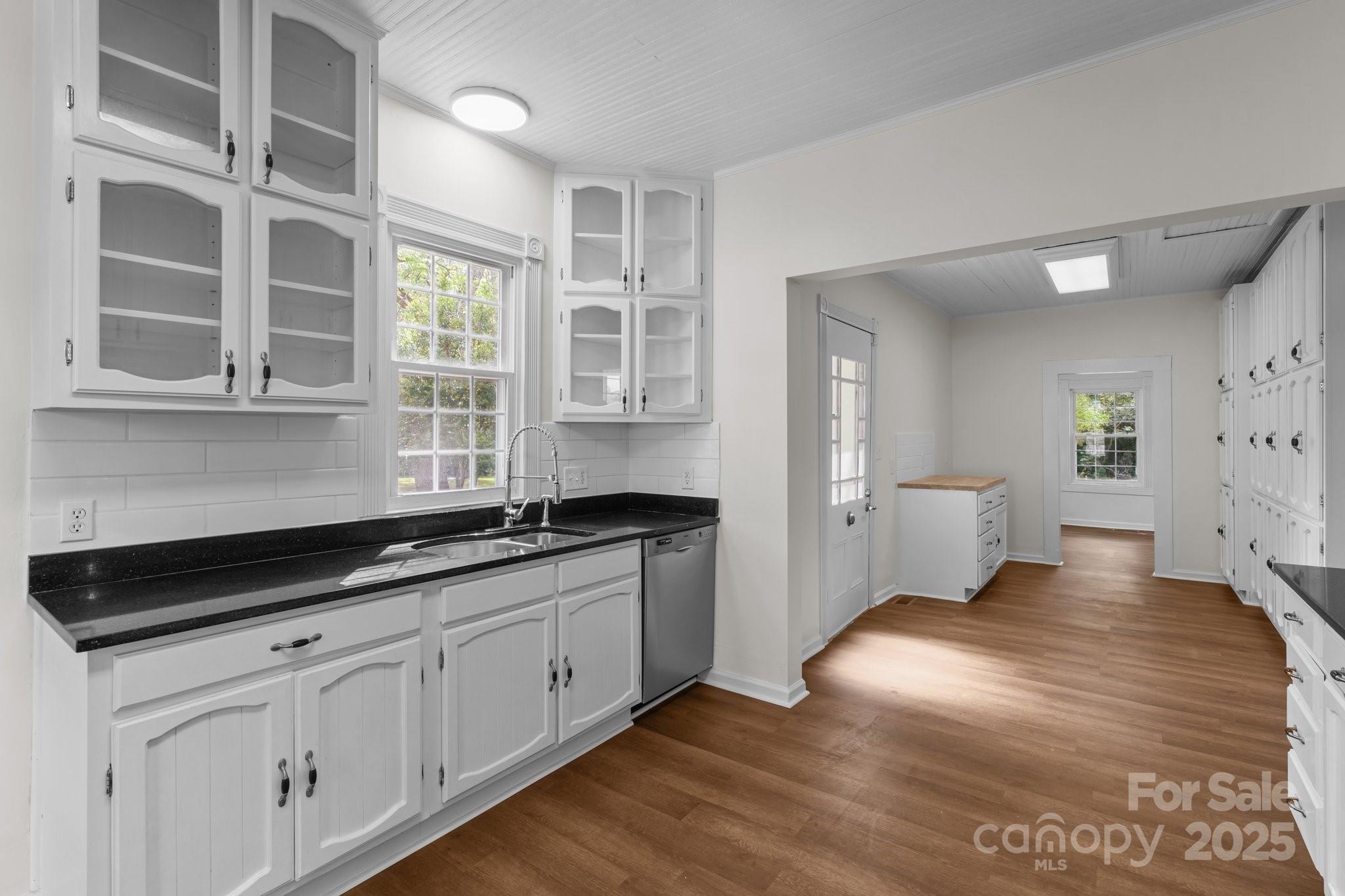 301 W Central Street — Maxton