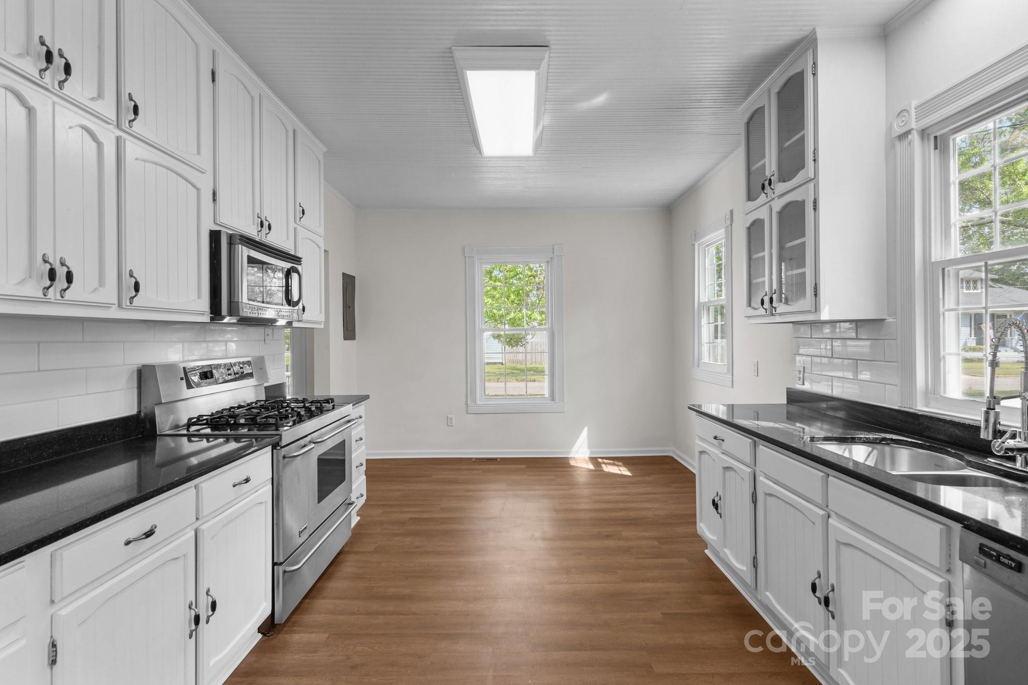 301 W Central Street — Maxton