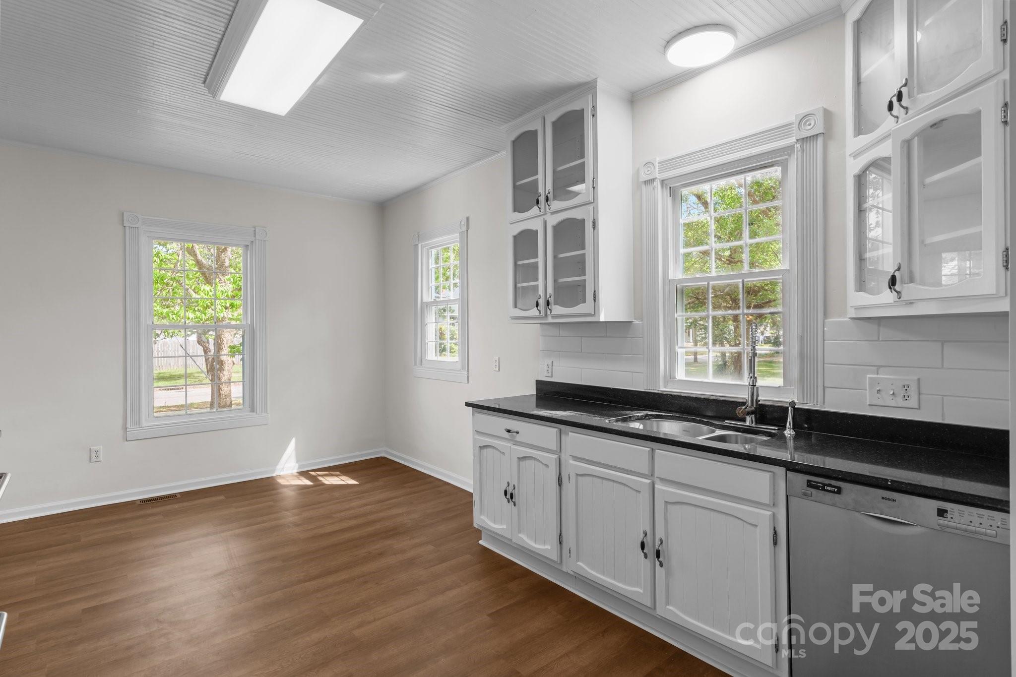 301 W Central Street — Maxton